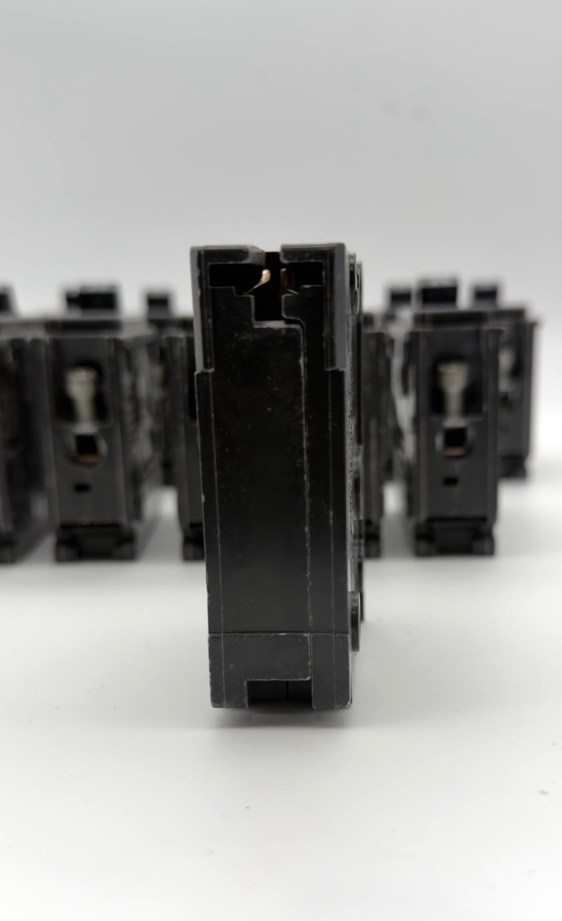 Lot of 12 – Eaton BR120 & C120 20A 1P Circuit Breakers NEW OPEN BOX