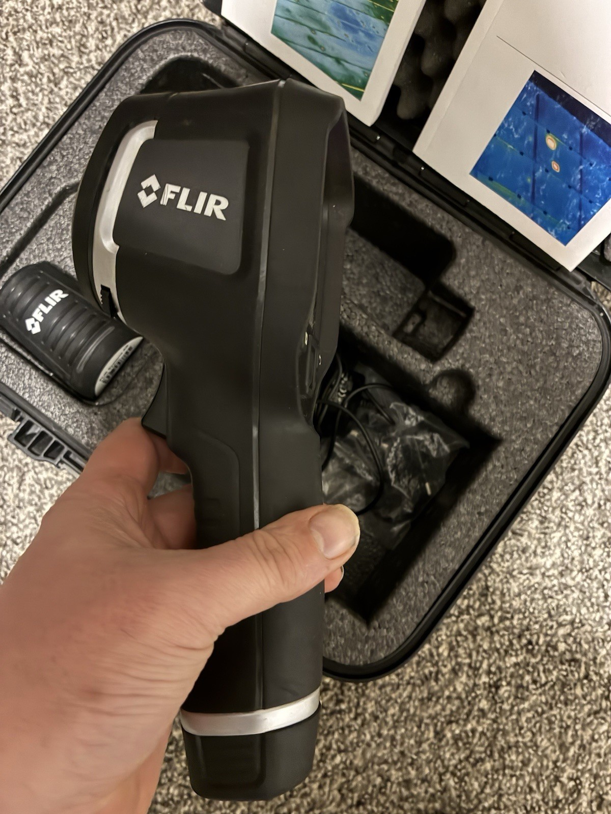 FLIR E6 Handheld Thermal Imaging Infrared Camera Kit w/ Case, Manuals, Charger