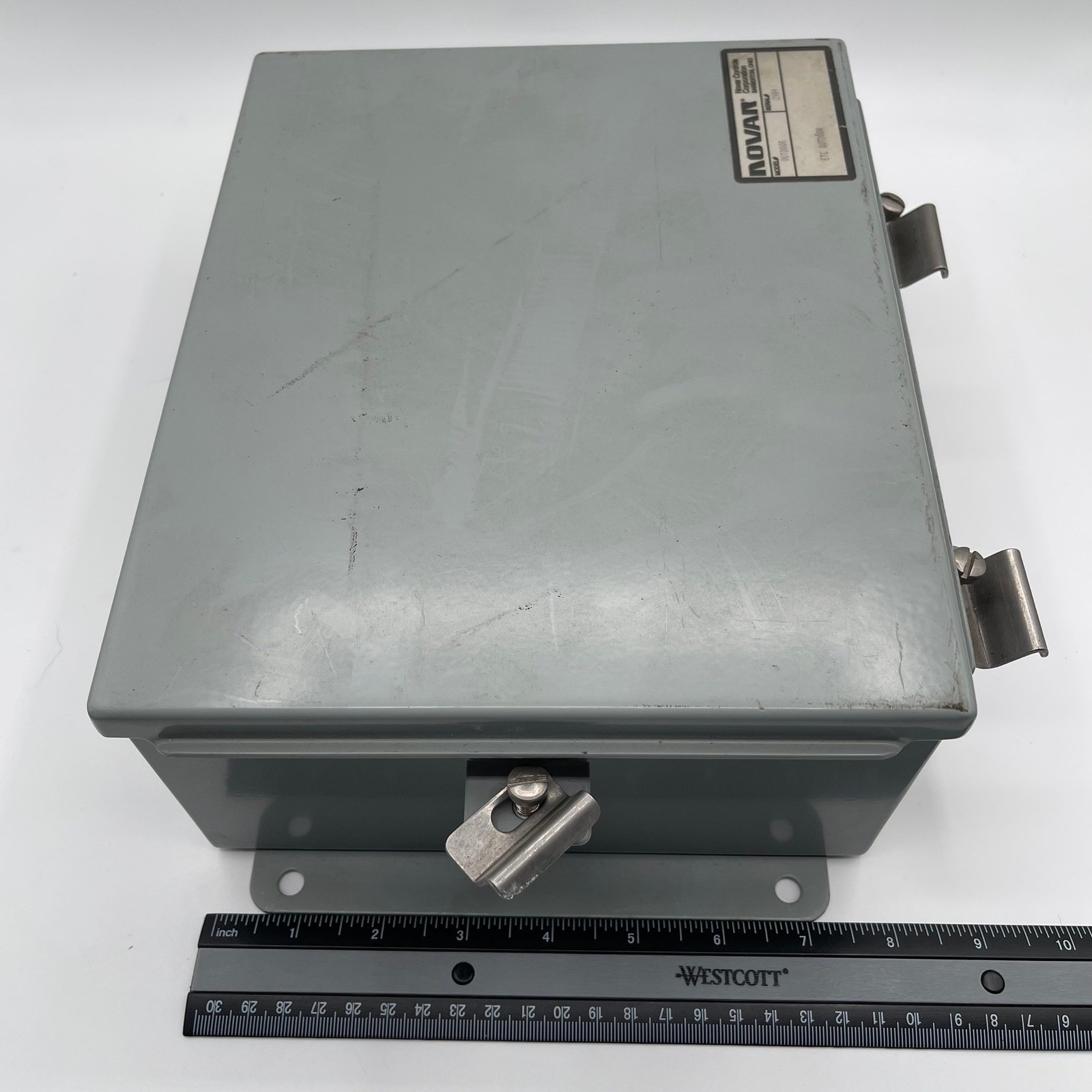 Novar Controls Outdoor Electrical Enclosure Metal Junction Box Gray 8x10x4in