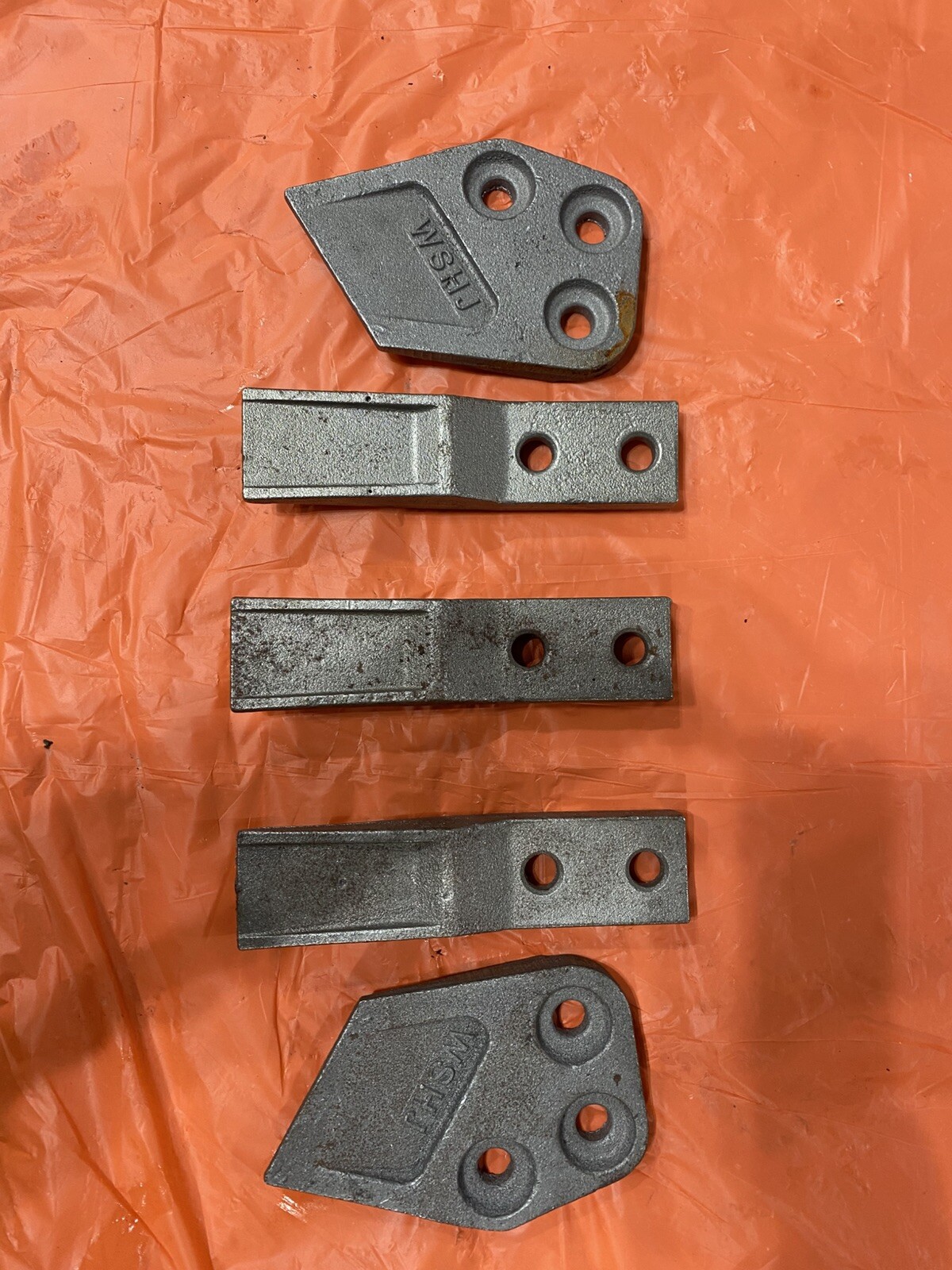 Chinese China One Ton Excavator Bucket Teeth And Grousers 5 Pieces Total