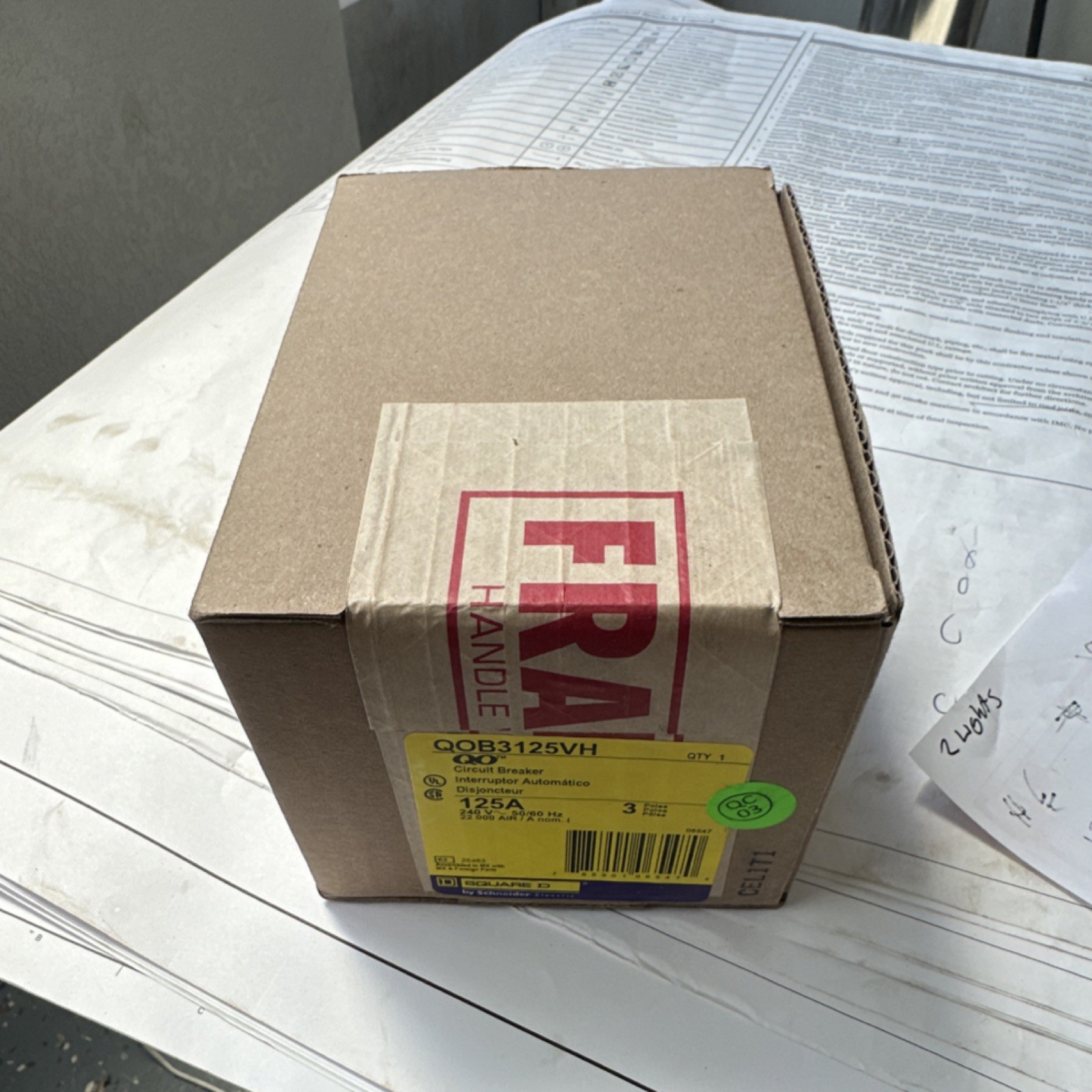 Square D QOB3125VH 125A 3-Pole Circuit Breaker 240V AC On/Off Branch Circuit