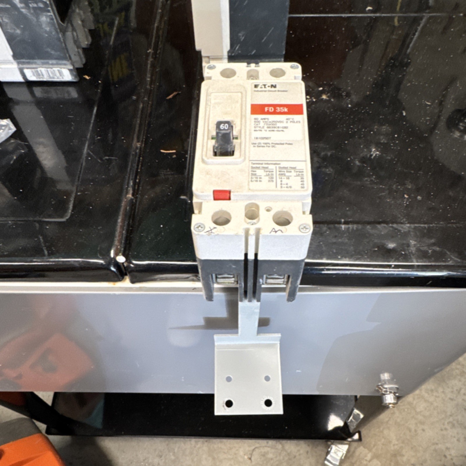 1 Eaton FD 35k Industrial Circuit Breaker 60A 2-Pole 600VAC 250VDC