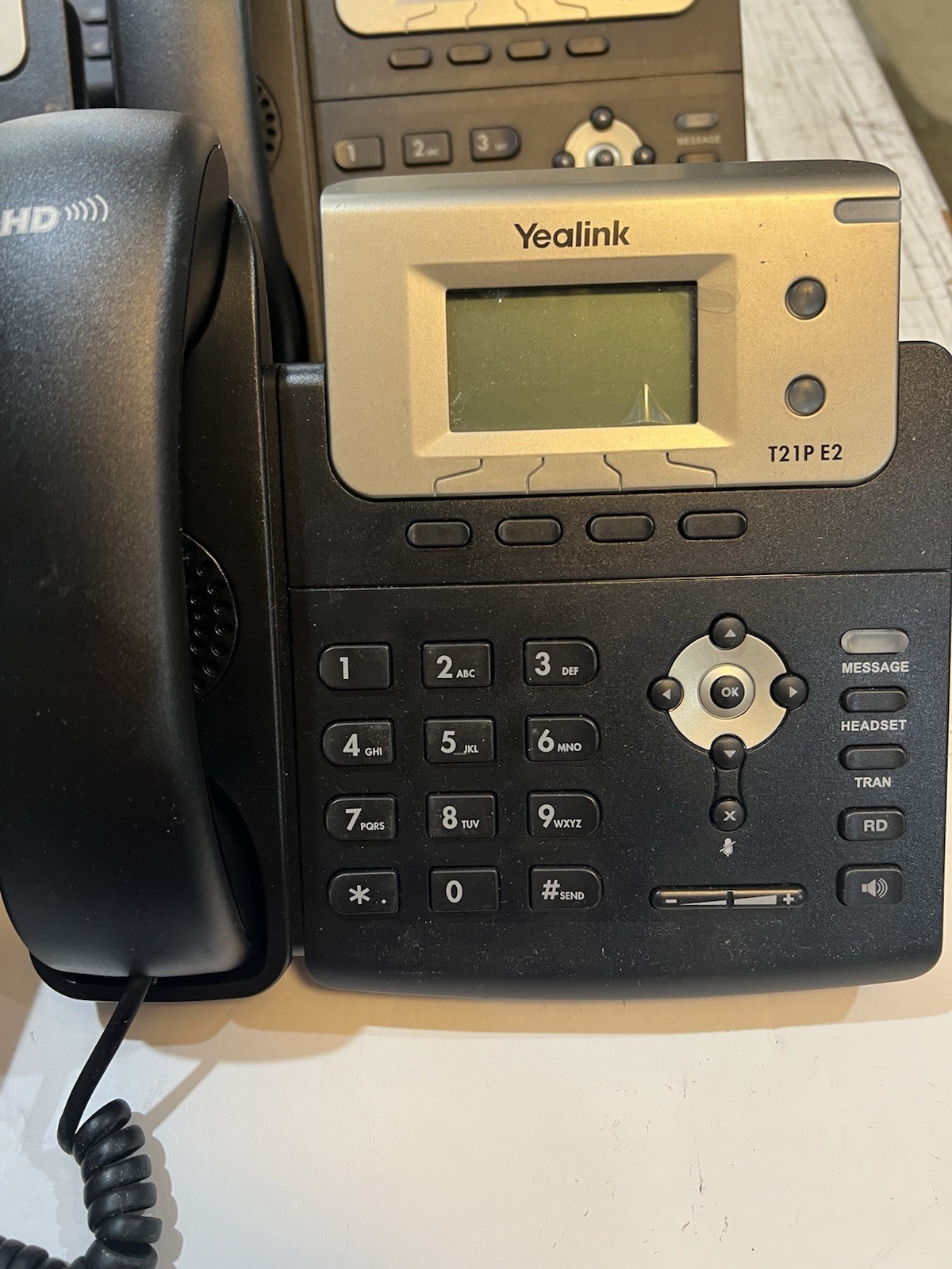 Yealink Ip Phone Lot Of Six (6) Model T21P E2, Phone, Handset & Stand
