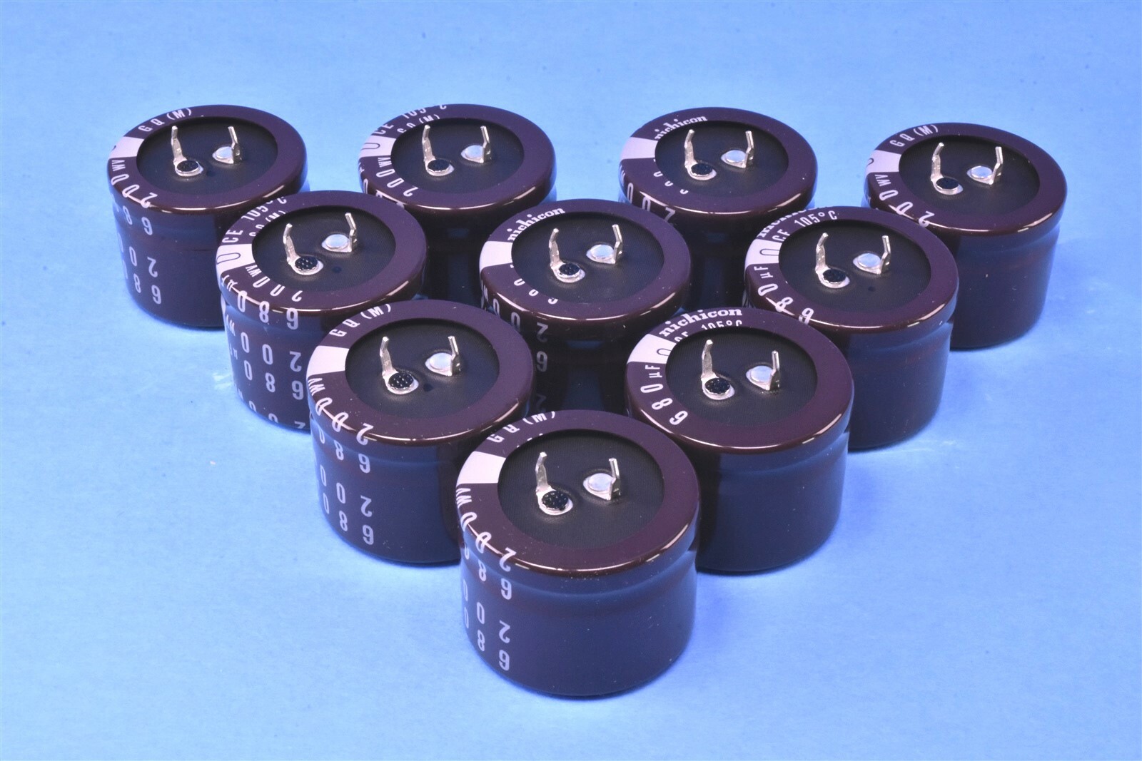 10 Nichicon LGU Series Aluminum Electrolytic Capacitors 105°C 680uF @ 200Vdc