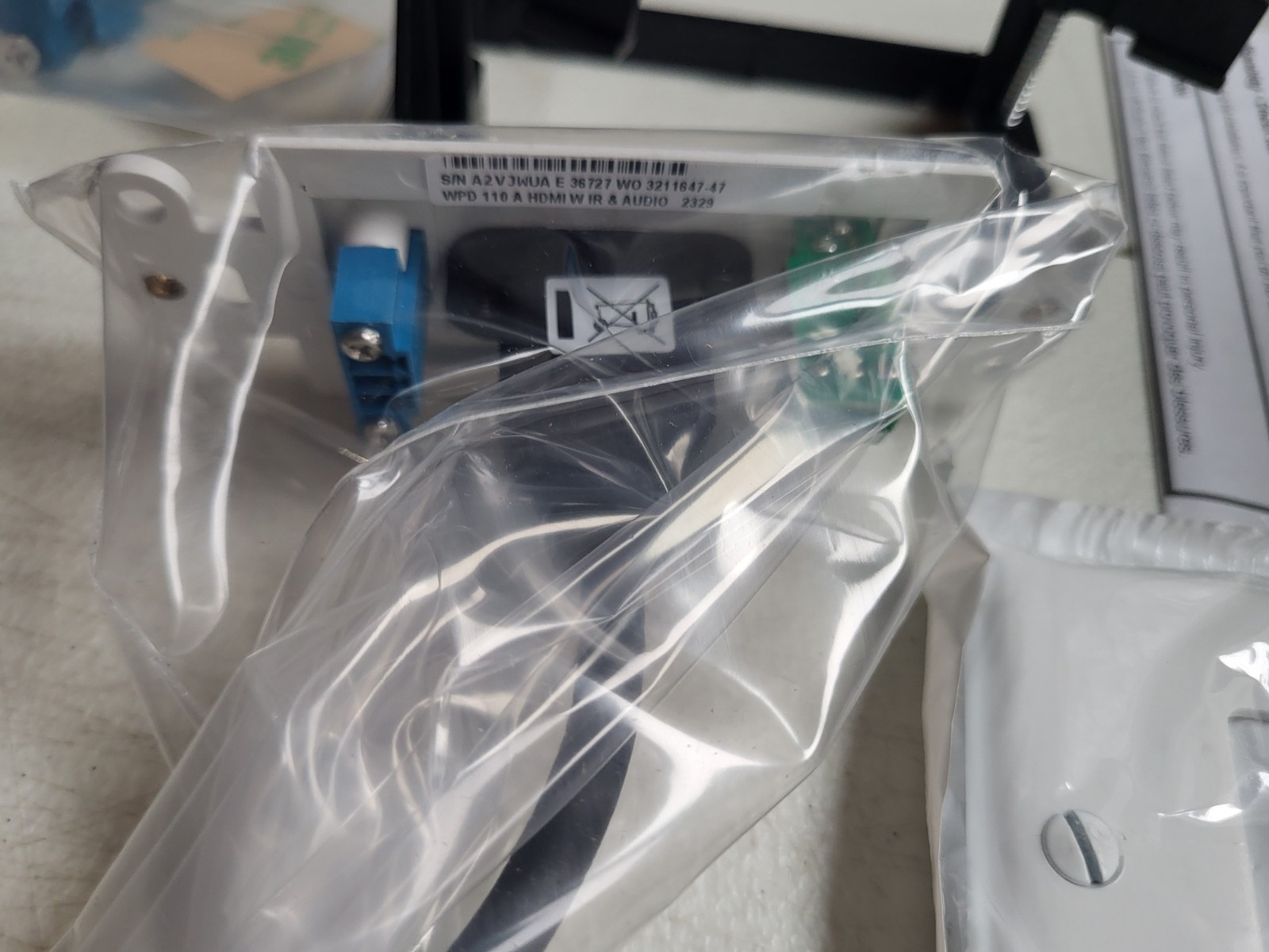 Extron WPD 110 A HDMI W IR & Audio 70-726-63 Pass-Through Wallplate