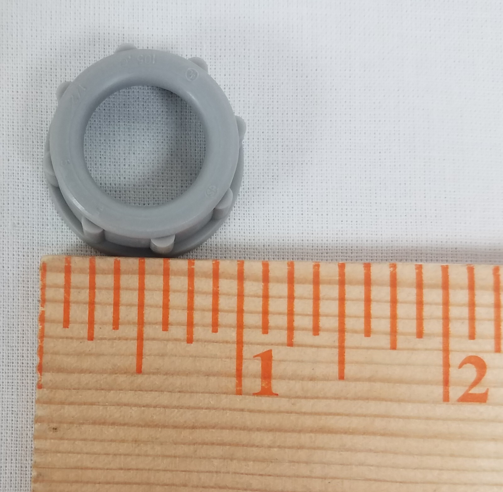 Box Of 100 pcs NEW 1/2″ Insulated Plastic Bushing 105 Flame Retardant