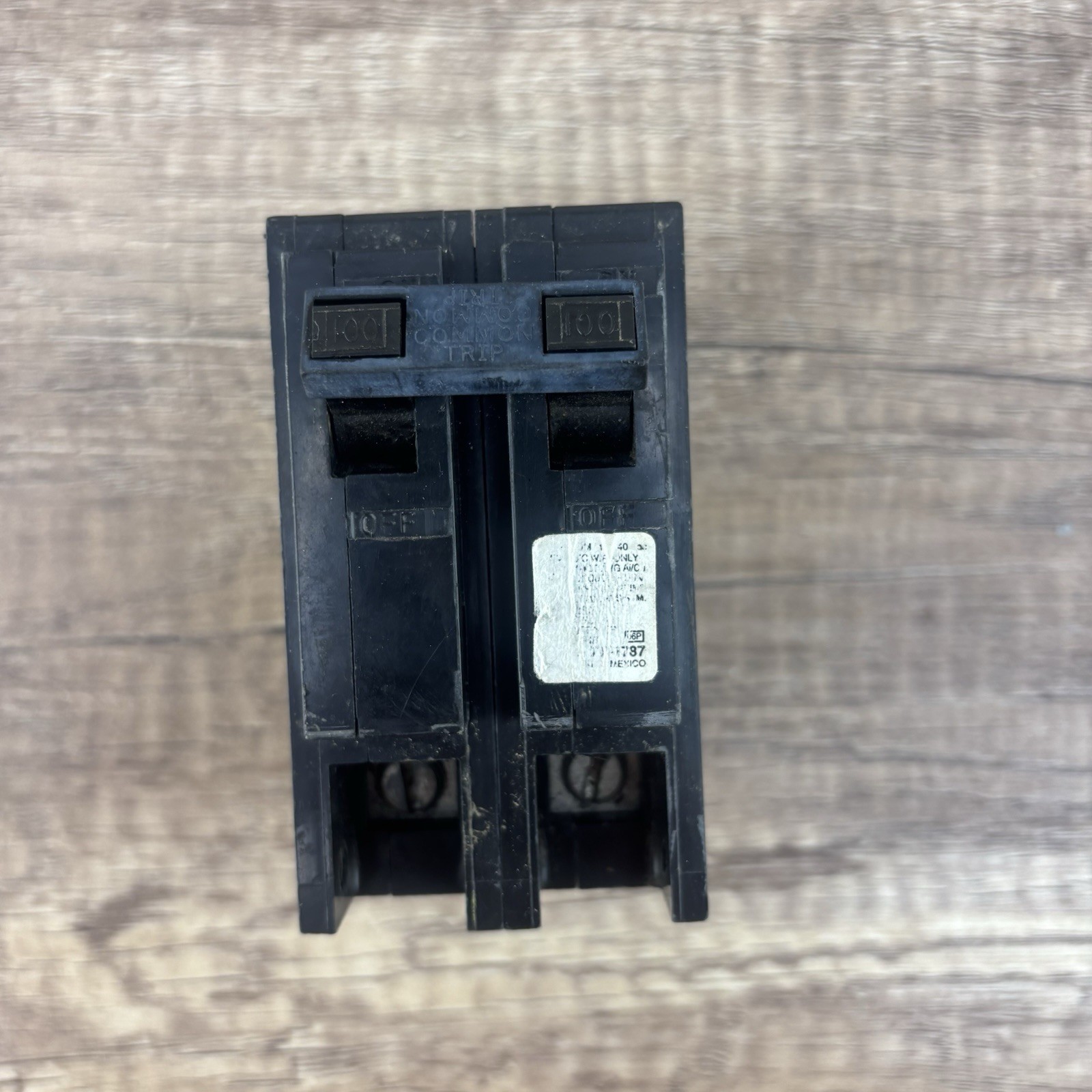 Square D HOM2100 Homeline 100A 2-Pole 120/240V AC Circuit Breaker Trip New