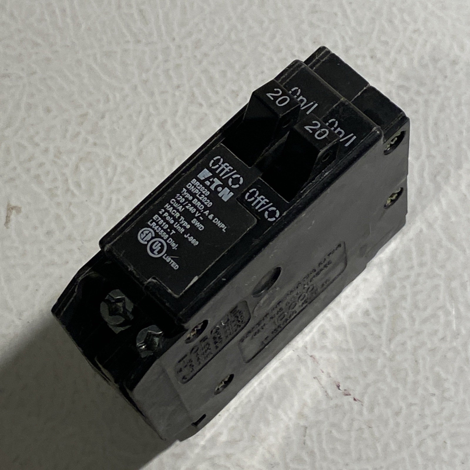 Eaton BR2020 20A 120V Tandem Breaker – Twin Single Pole No Rejection Clip Black