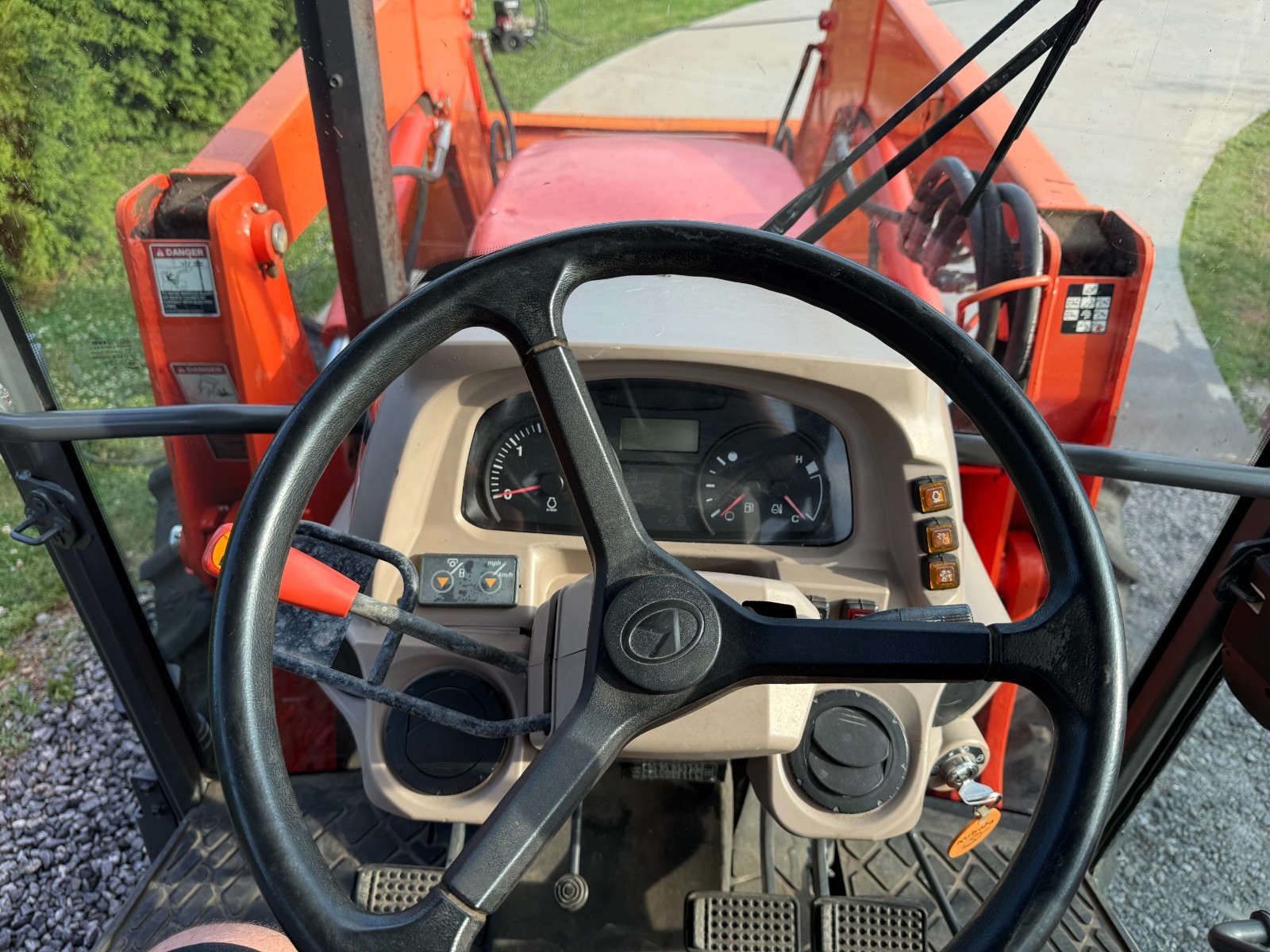 2016 KUBOTA M8560D TRACTOR WITH LOADER – A/C CAB – 4X4 – ONLY 2,763HOURS!! 85 HP