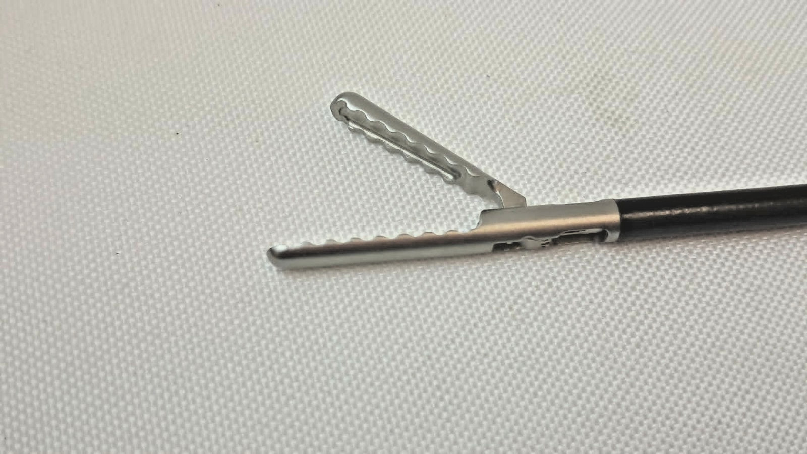 Aesculap 8360-00 Prestige Single Action Atraumatic Grasper 5mm x 36cm