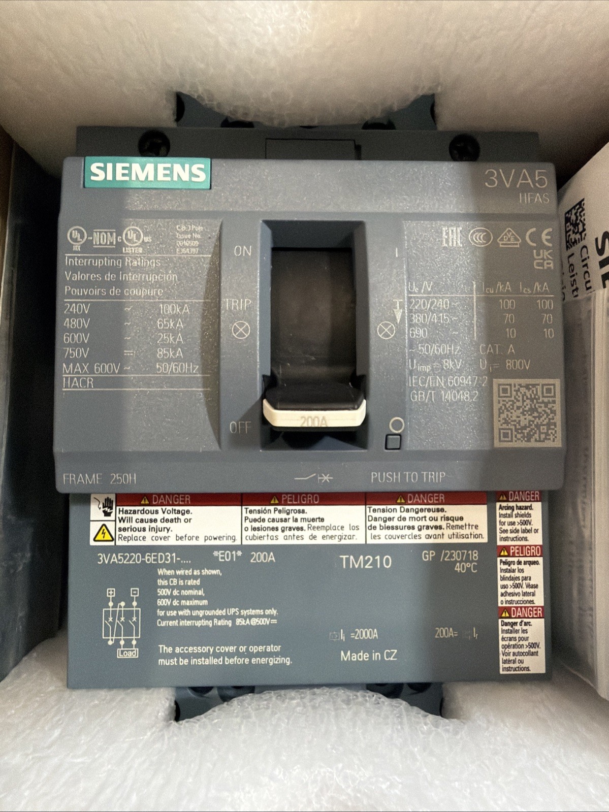 Siemens 3VA5220-5EC31-0AA0 200Amp 3-Pole Molded Case Breaker New In Box!!!!!!!!!