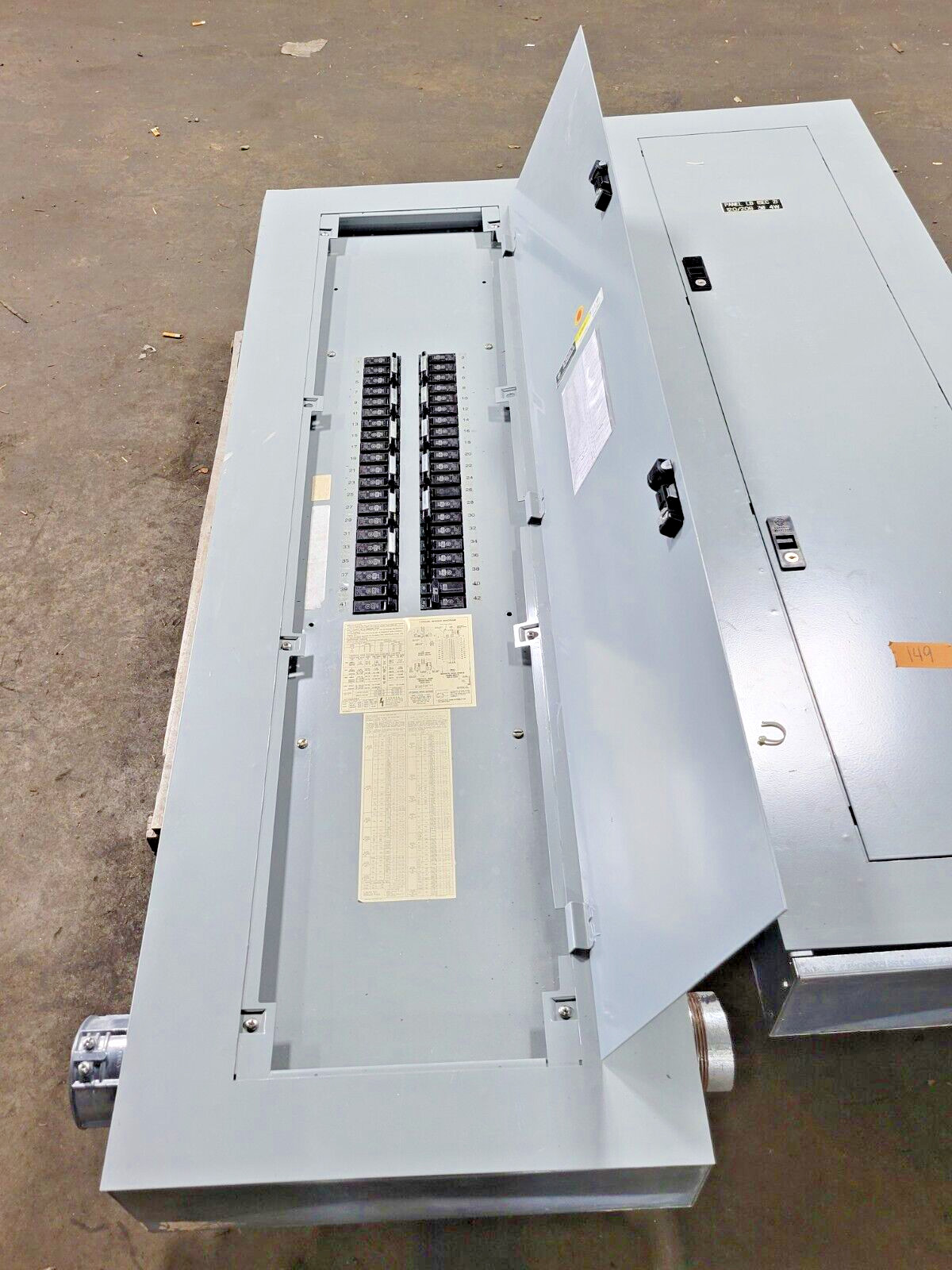 General Electric A-Series Lighting Panelboard 400A 120/208V 3P 3PH 4W 42 Circuit