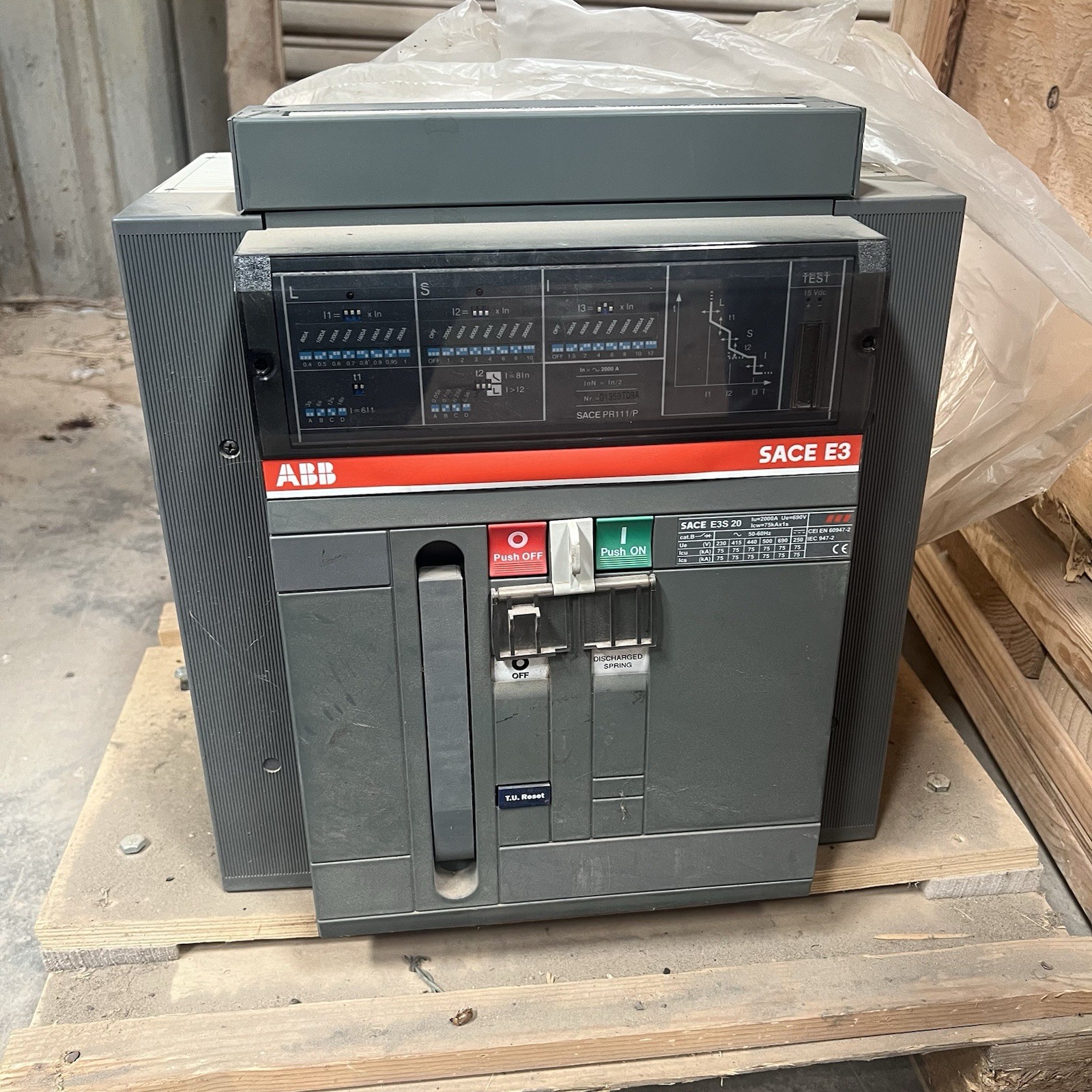 ABB SACE E3S 20 2000A Air Circuit Breaker ACB PR111/P Trip Unit Drawout 75kA