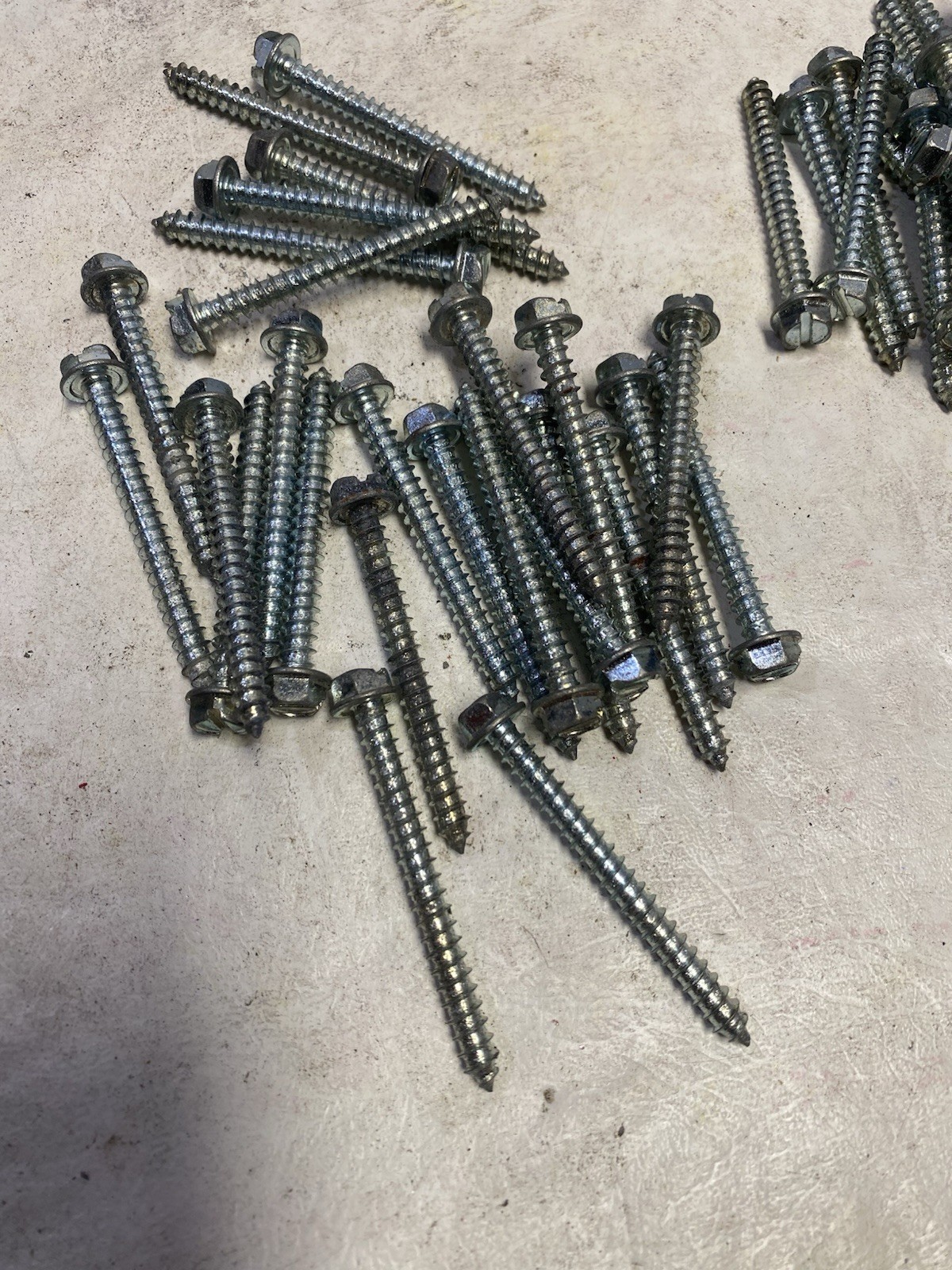 (200 Pcs.) Hex Head 3/8 x 2-1/2 Lag Bolts A307 Zinc Plate Wood Screws Huge Lot