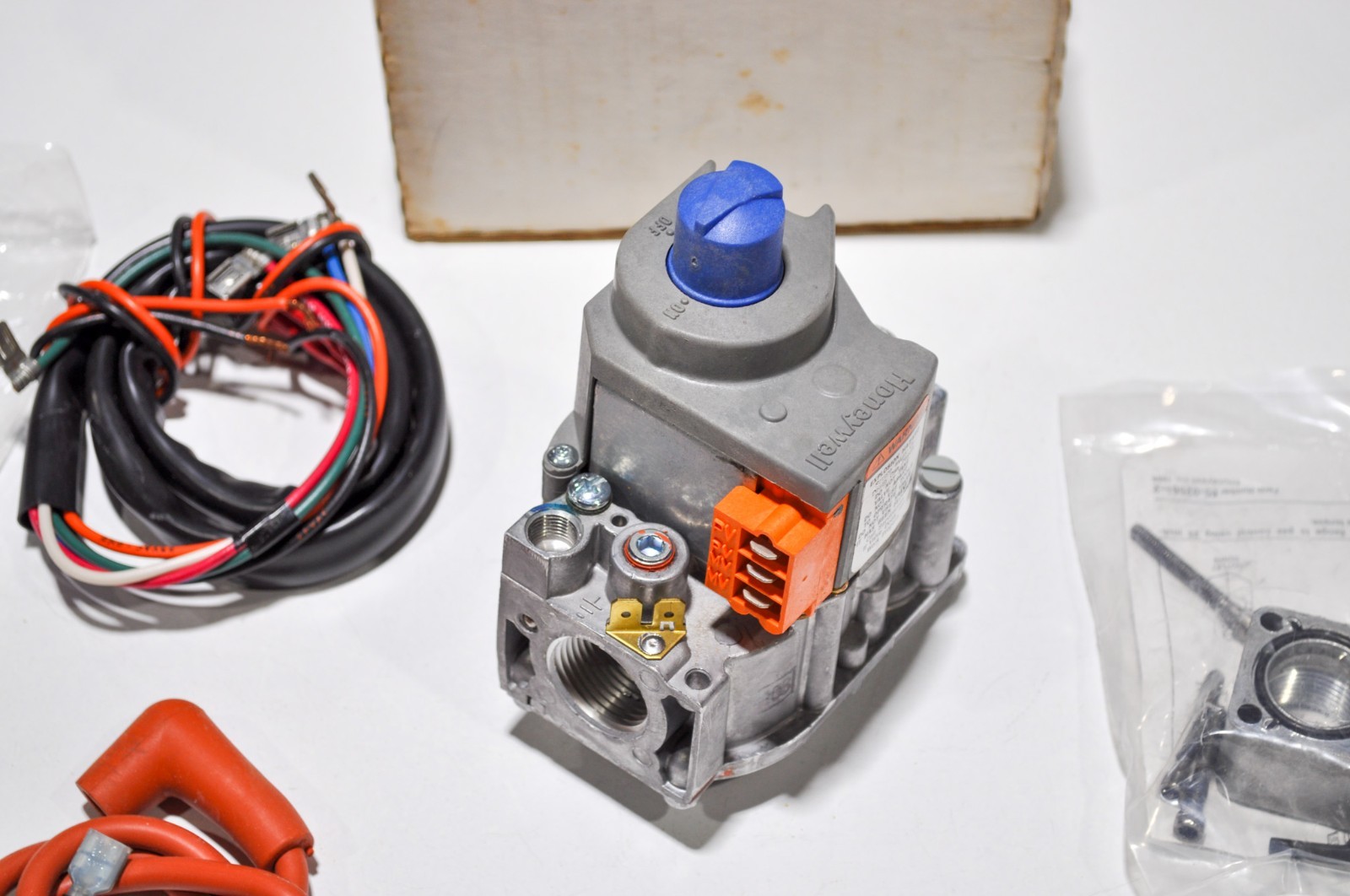 Honeywell Y861OU3003 Pilot RetroFit Kit 6.V VR8304M3558 (SEE DETAILS)