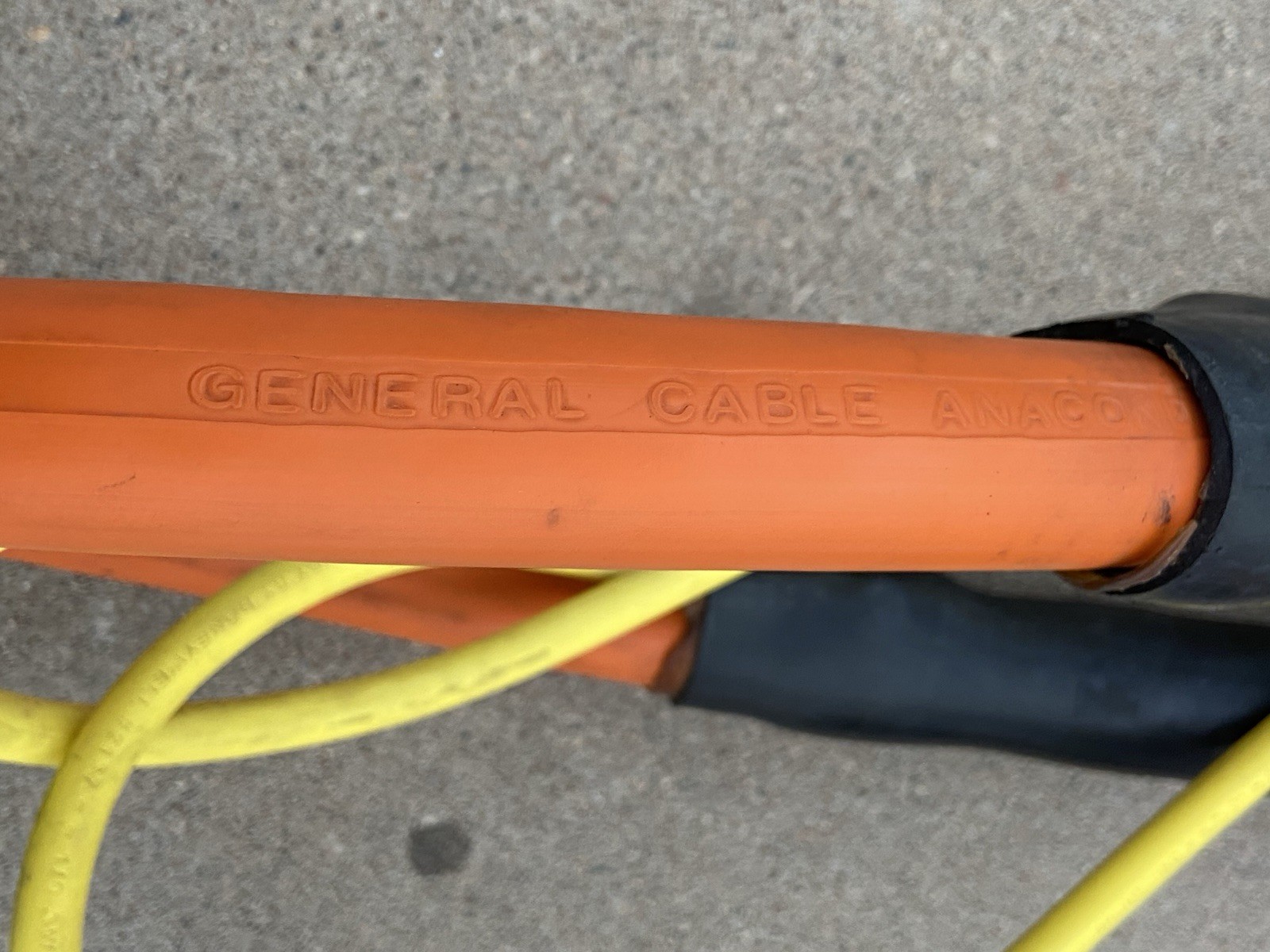 Elastimold 200A 15.2kV Deadbreak Cable Assembly w/ Salisbury Grounding Set
