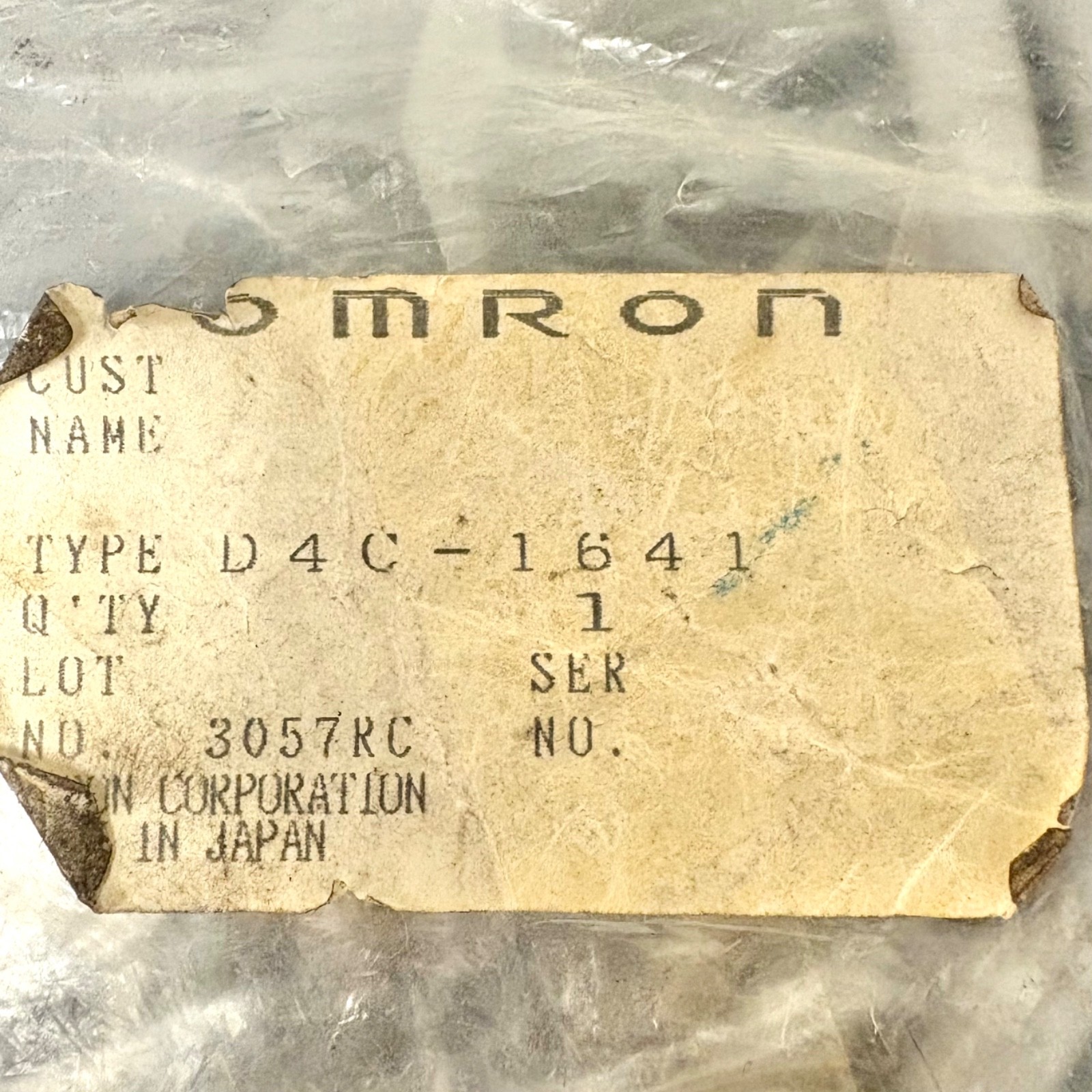 Omron D4C-1641 Limit Switch, Nema B300 (New/Sealed)