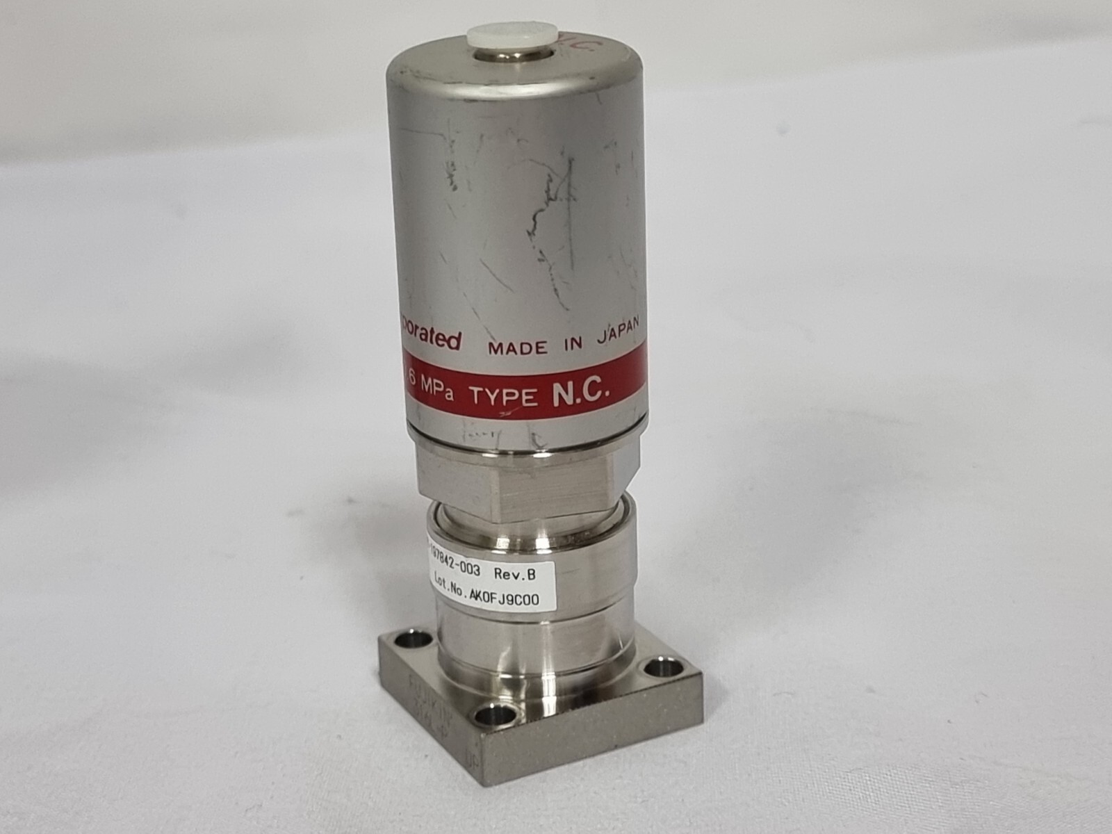 4 Fujikin O.P. 0.5~0.6 MPa, C No.565601 Type NC, Lam. 766-19782-003 Rev B,_96698