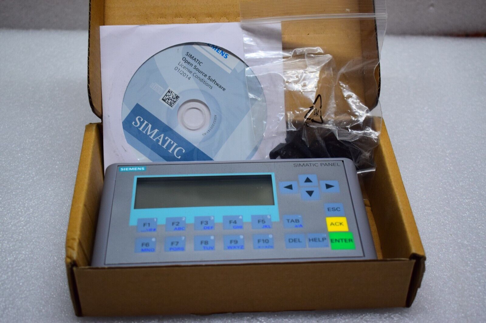6AV6647-0AH11-3AX0 NEW SIEMENS SIMATIC HMI KP300 Basic Panel 6AV6 647-0AH11-3AX0
