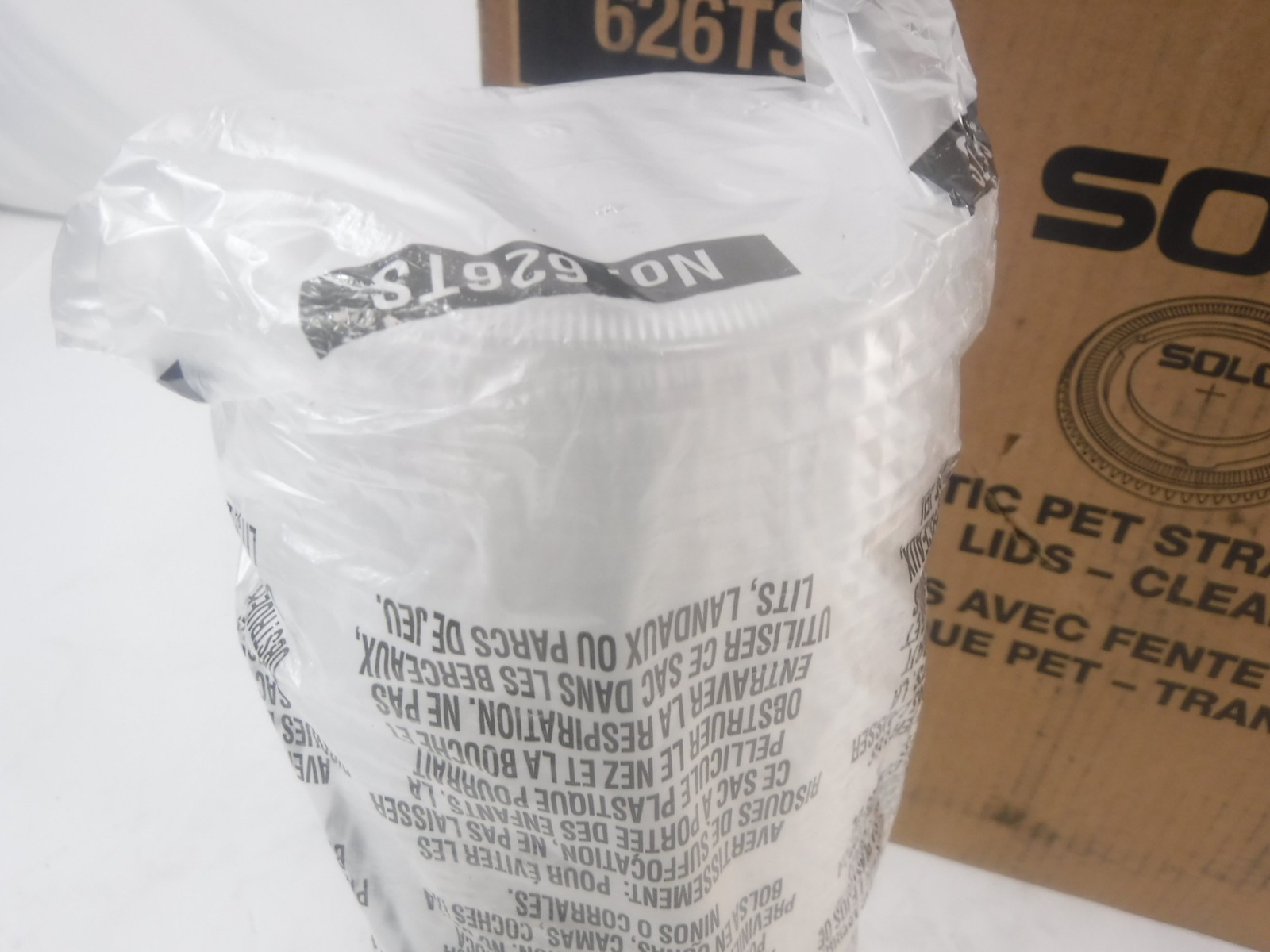 1000 Pack Dart Solo 12oz-26oz Clear Cold Cup Pet Straw Slot Lids 626TS