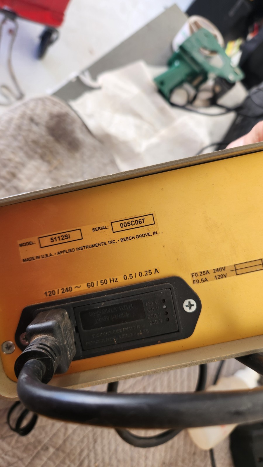 Applied Instruments Model 5112 Multi-Carrier Signal Generator