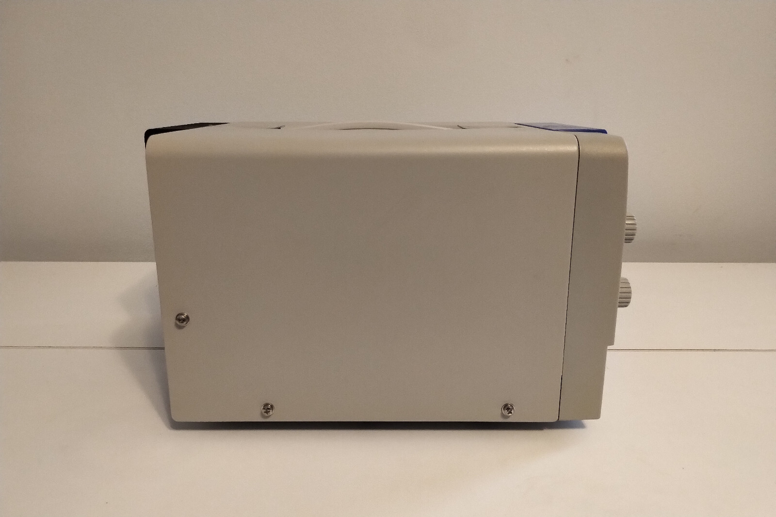 BK Precision 1672 Triple Output DC Power Supply ((2) 0-32V, 0-3A/(1) 5V, 3A)