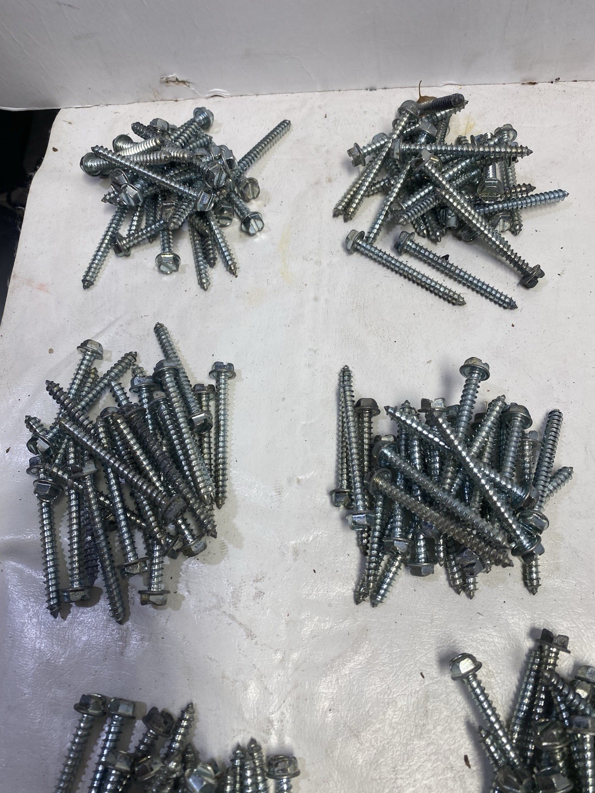 (200 Pcs.) Hex Head 3/8 x 2-1/2 Lag Bolts A307 Zinc Plate Wood Screws Huge Lot