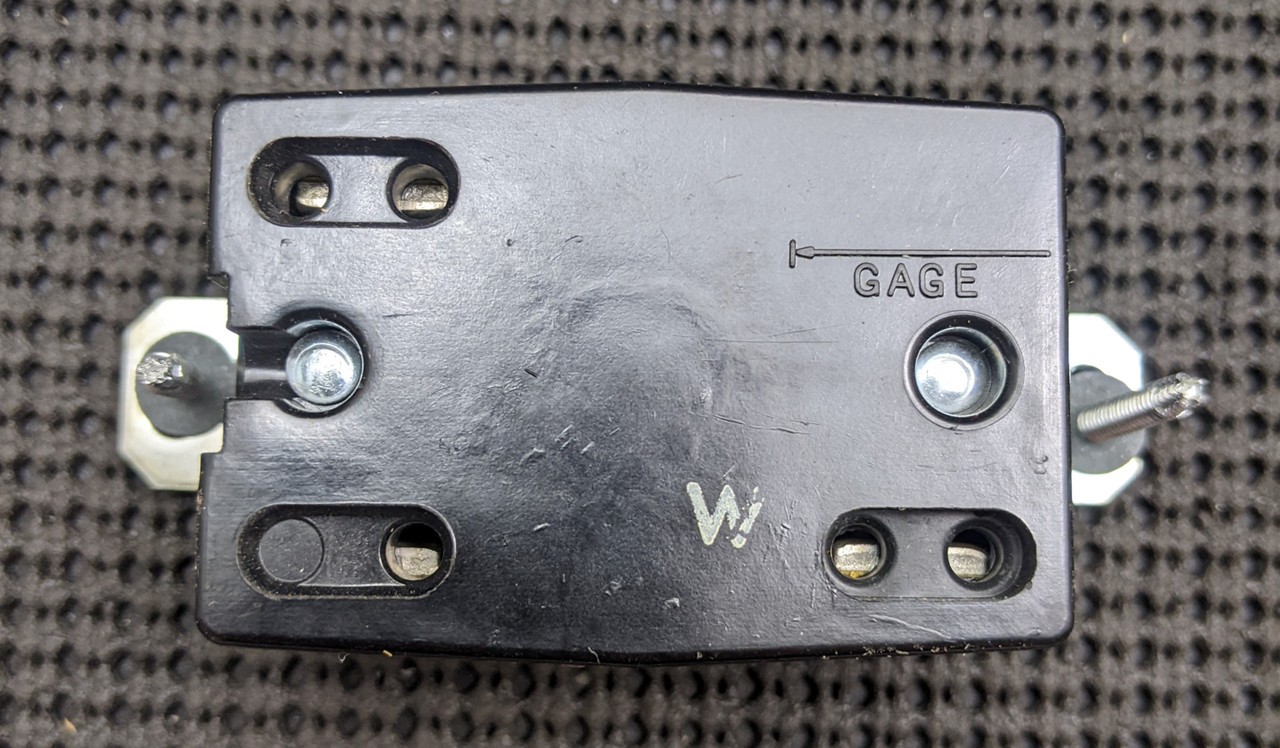 ARROW HART 6150 30A 28VDC 2P 3W BACK WIRED GROUNDING LOCKING SINGLE RECEPTACLE
