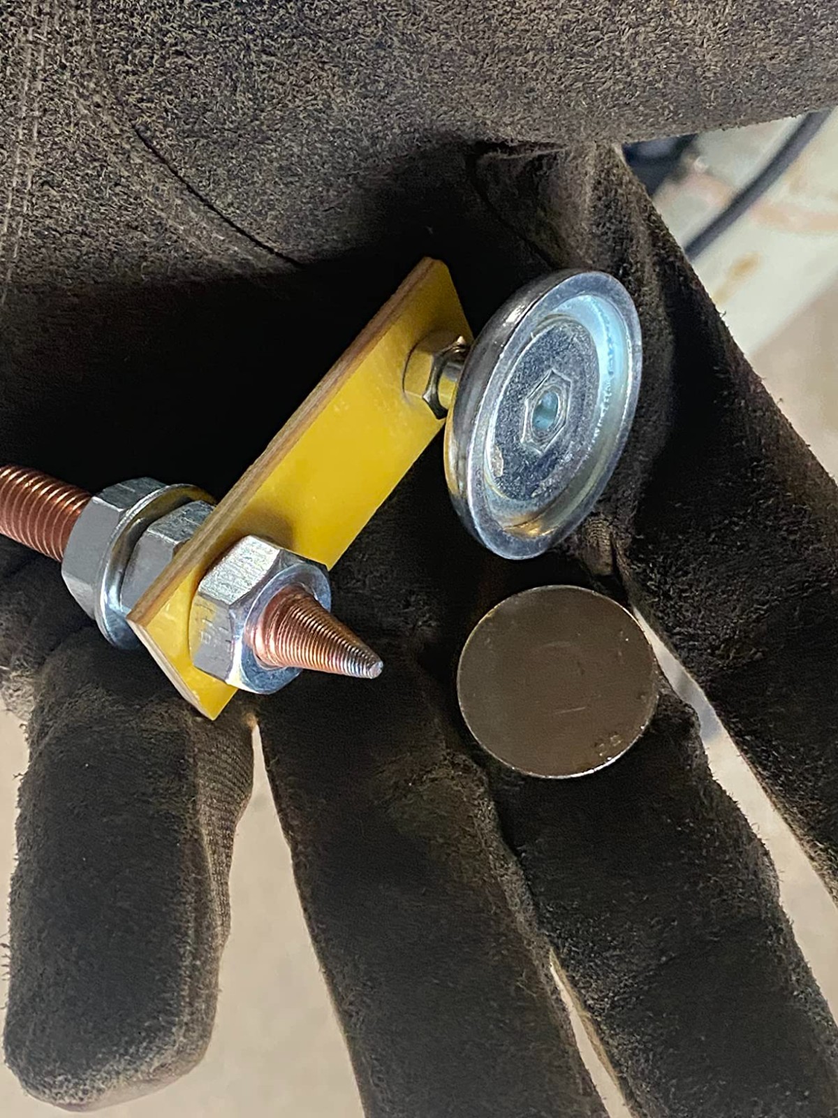Versatile Magnetic Welding Clamp – Strong Grip for Flat or Curved Surfaces