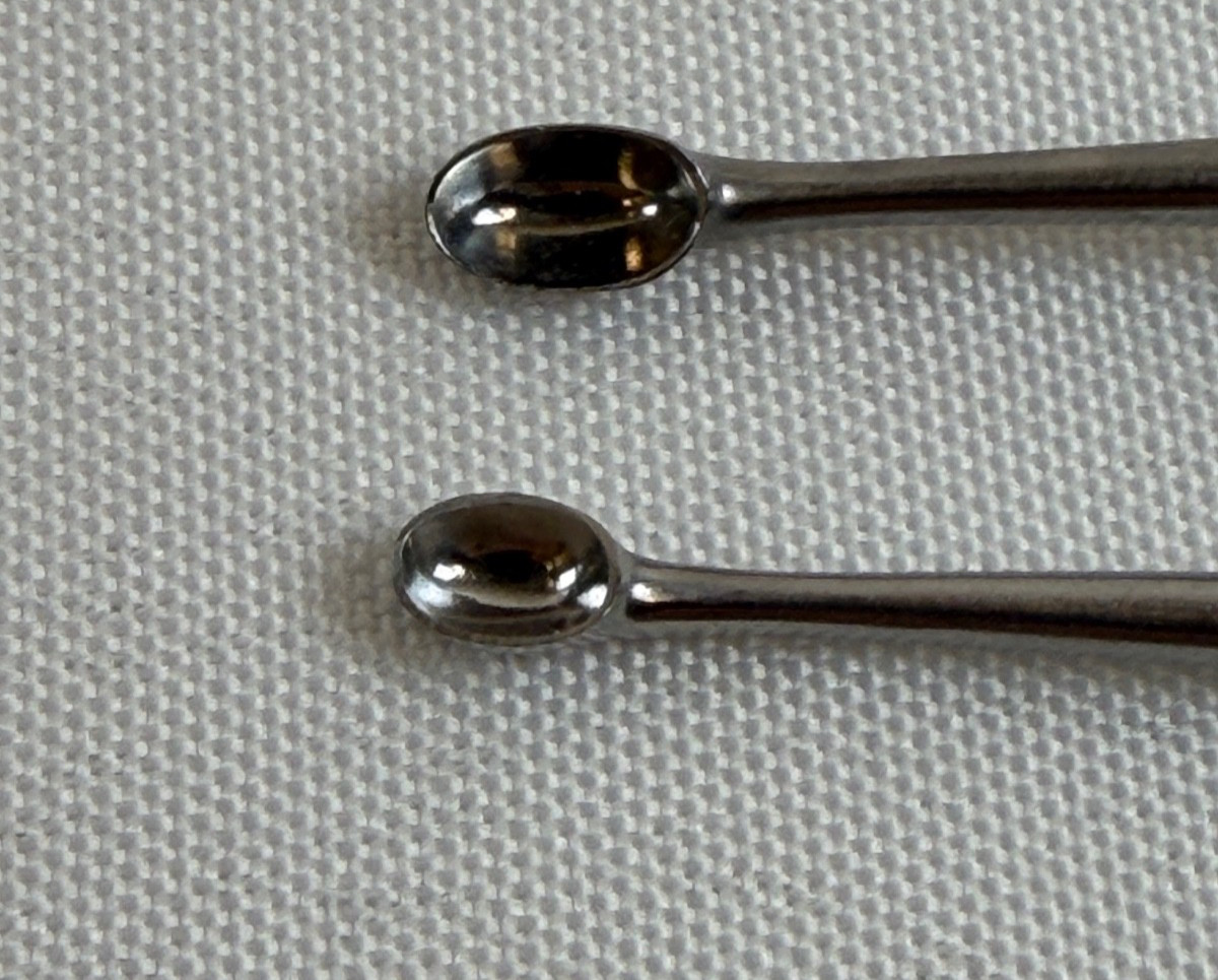 Pair of Storz N1407/1 & N1407/2 Spratt Mastoid Curettes Sizes 1 & 2 L: 6.75″ ENT