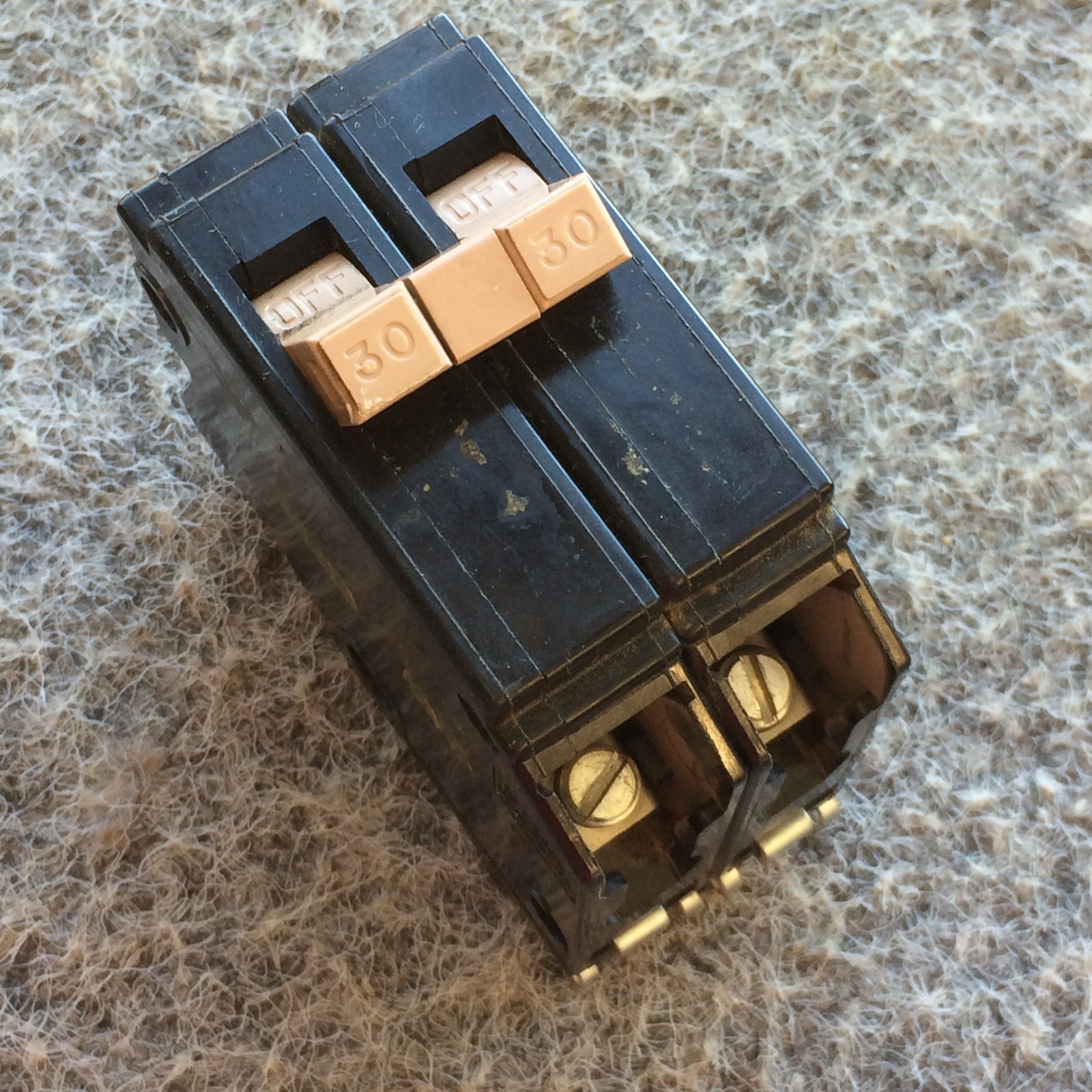 Eaton Cutler Hammer 30Amp 2 Pole Circuit Breaker CH230 METAL FOOT (Half Notch)