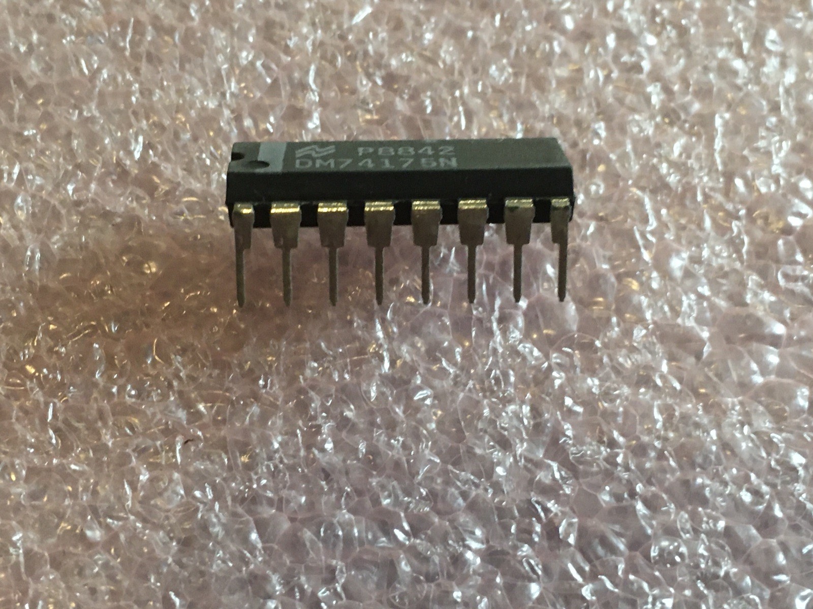 DM74175N IC D F/F 1-FUNC POS EDGE TRIG 4-BIT COMP-OUTPUT 16- PIN DIP (LOT OF 5)