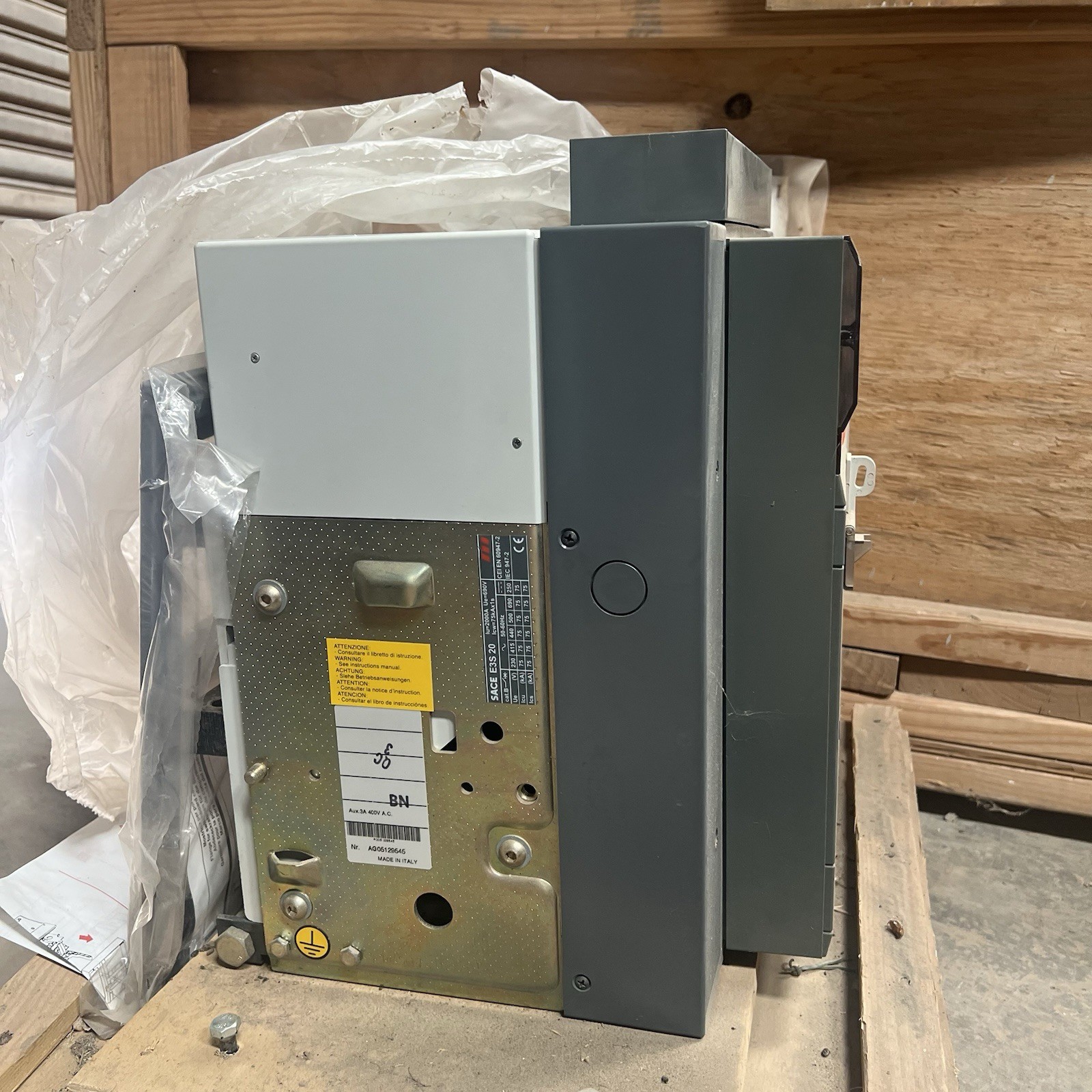 ABB SACE E3S 20 2000A Air Circuit Breaker ACB PR111/P Trip Unit Drawout 75kA