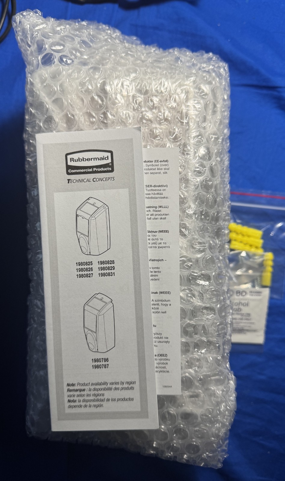 NEW RUBBERMAID 1980826 Lumecel AutoFoam Foam Soap Dispenser Black/Chrome