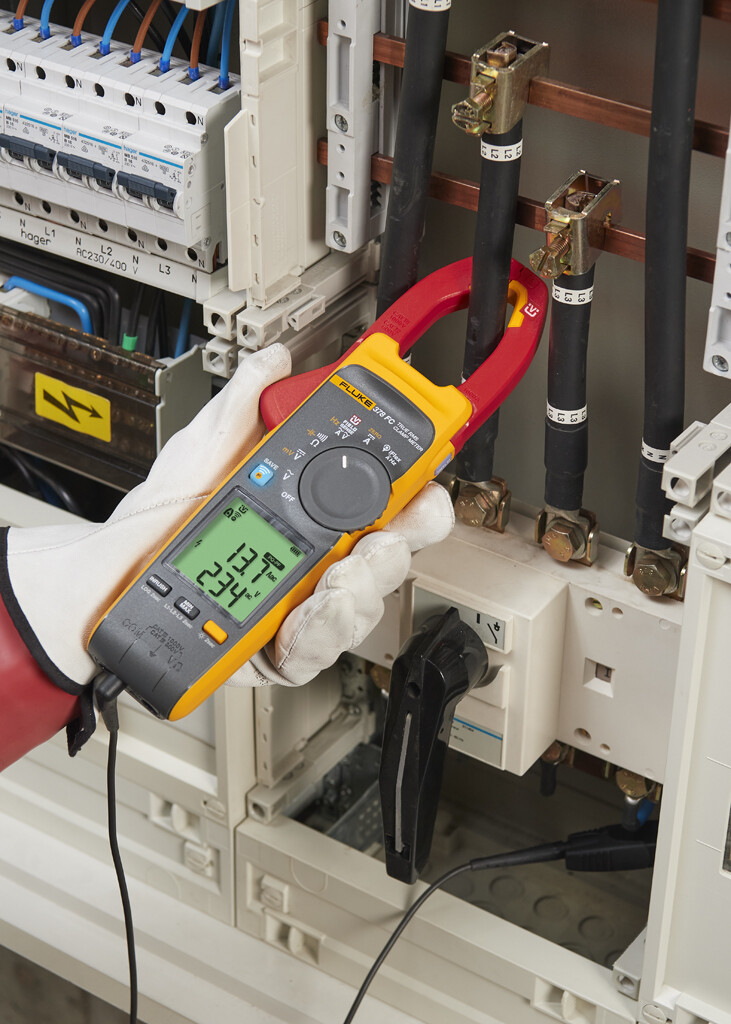 Fluke 378 FC Non-Contact Voltage True-RMS AC/DC Clamp Meter with iFlex
