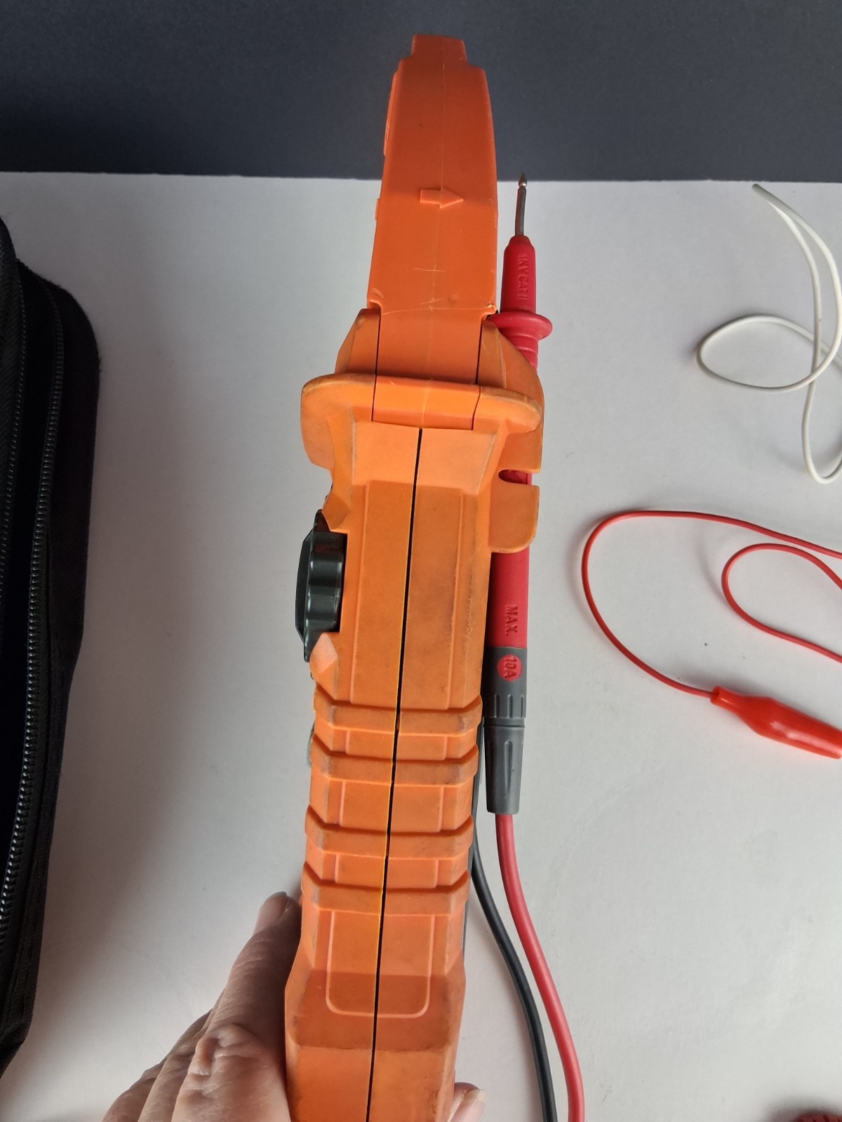 Ames AC /DC Digital Clamp Meter Cat lll 1000 v CM1000A Screen does light up