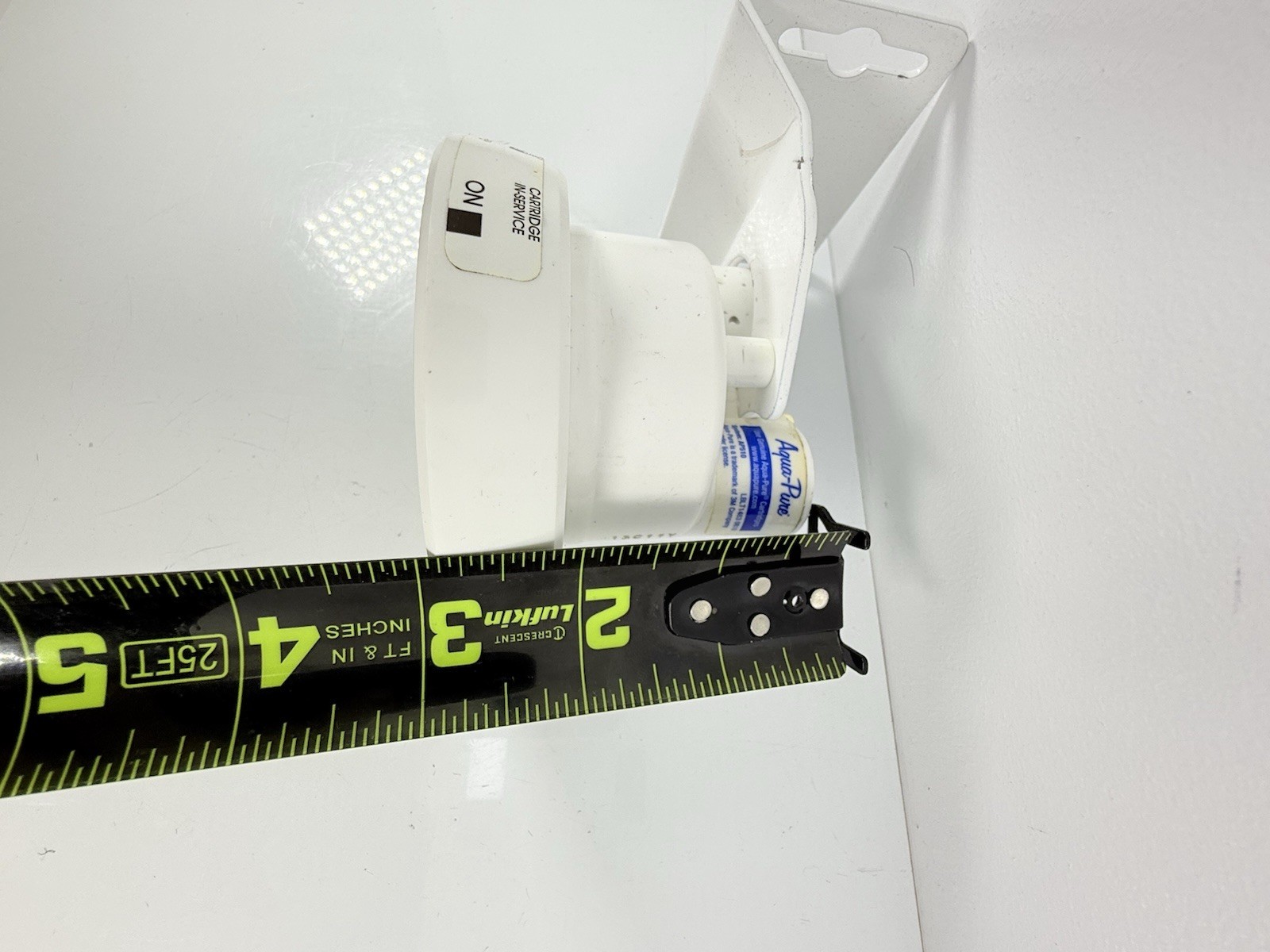 3M Aqua-Pure water filter system head unit. 3/8 replaceable cartridges.