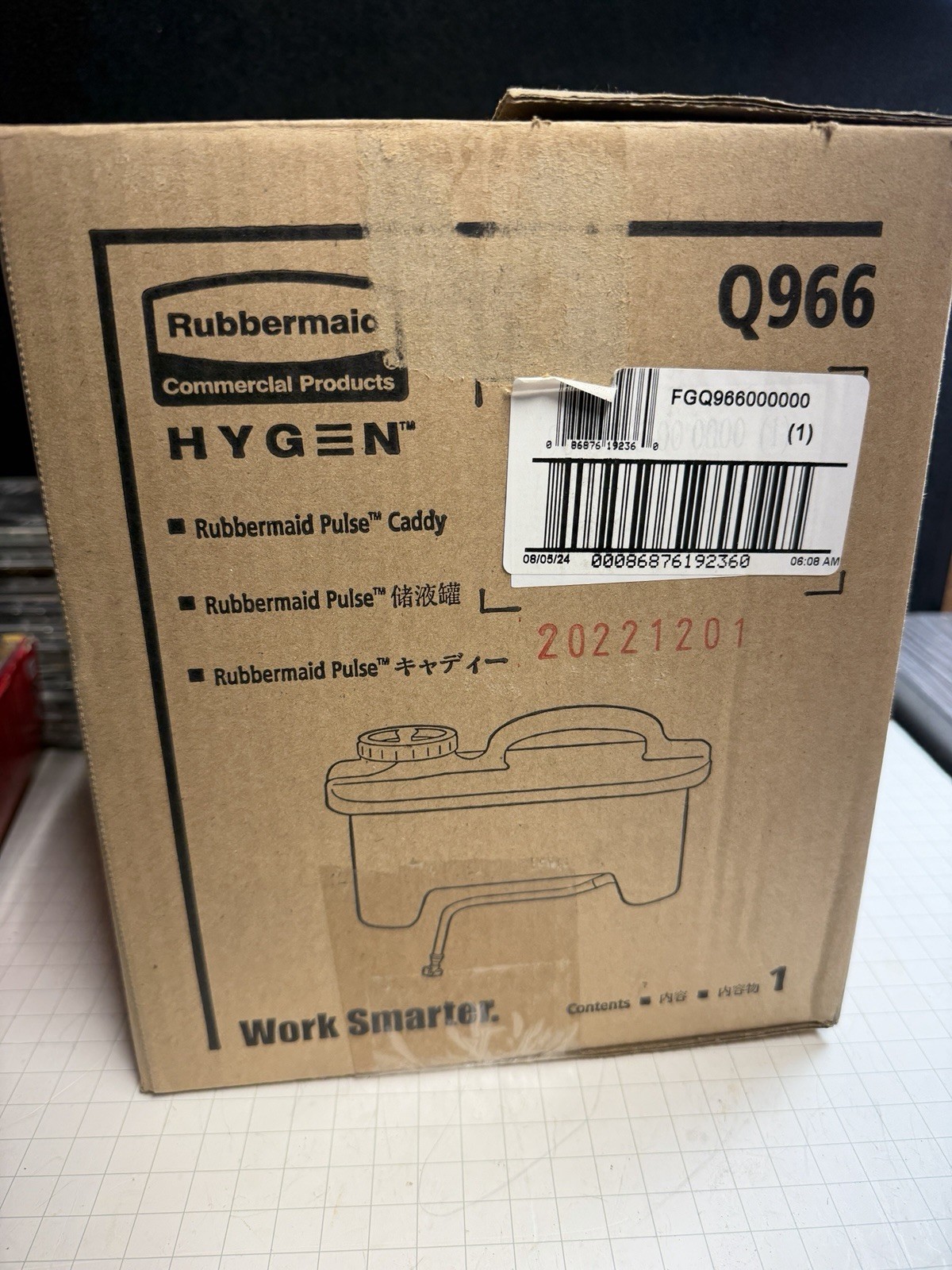 Rubbermaid HYGEN 2 Gal Cleaning Solution Caddy w/ Clean Connect Q96600 NEW
