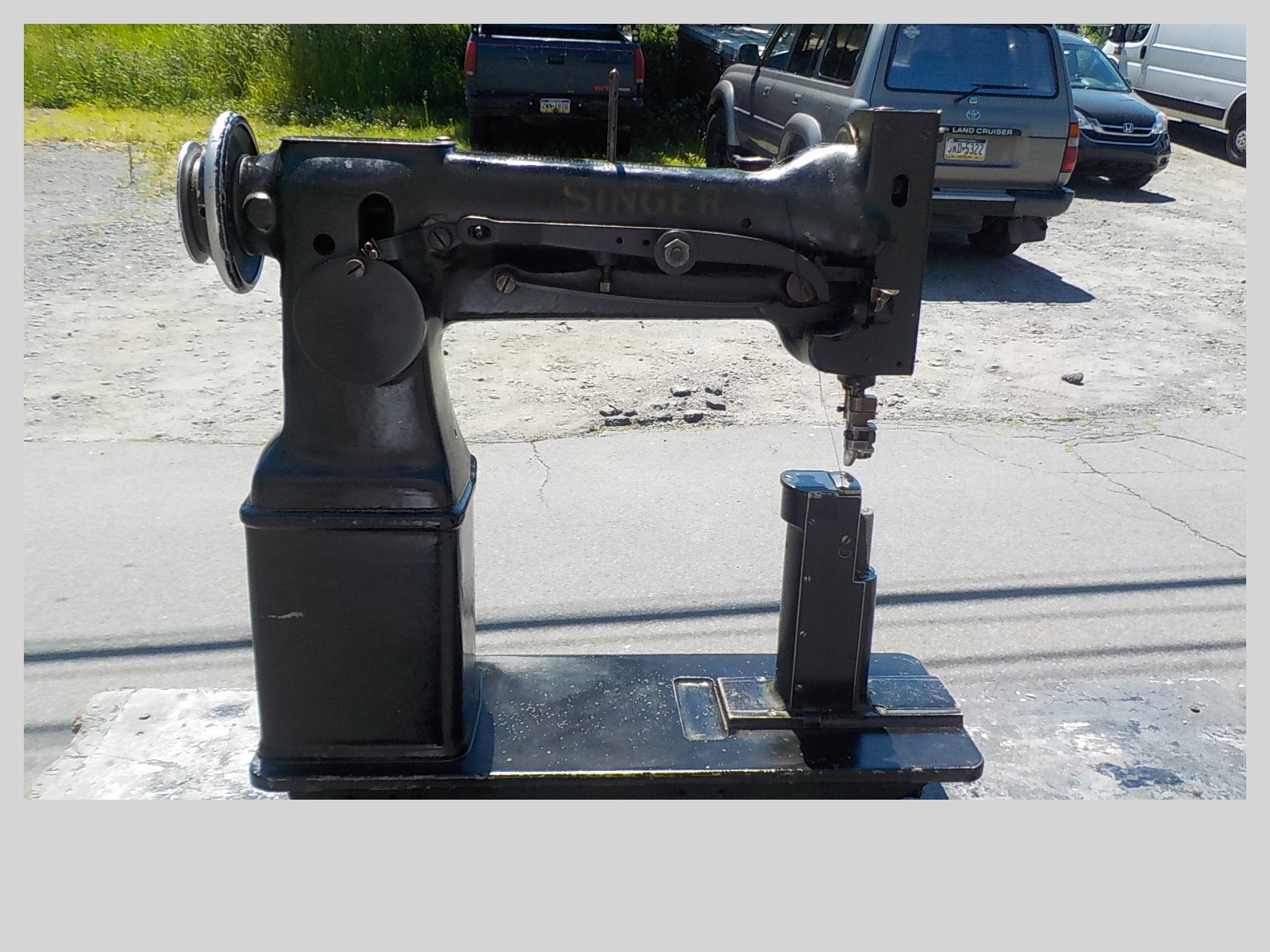 Industrial Sewing Machine Singer 138w100,Post,roller feed, Leather