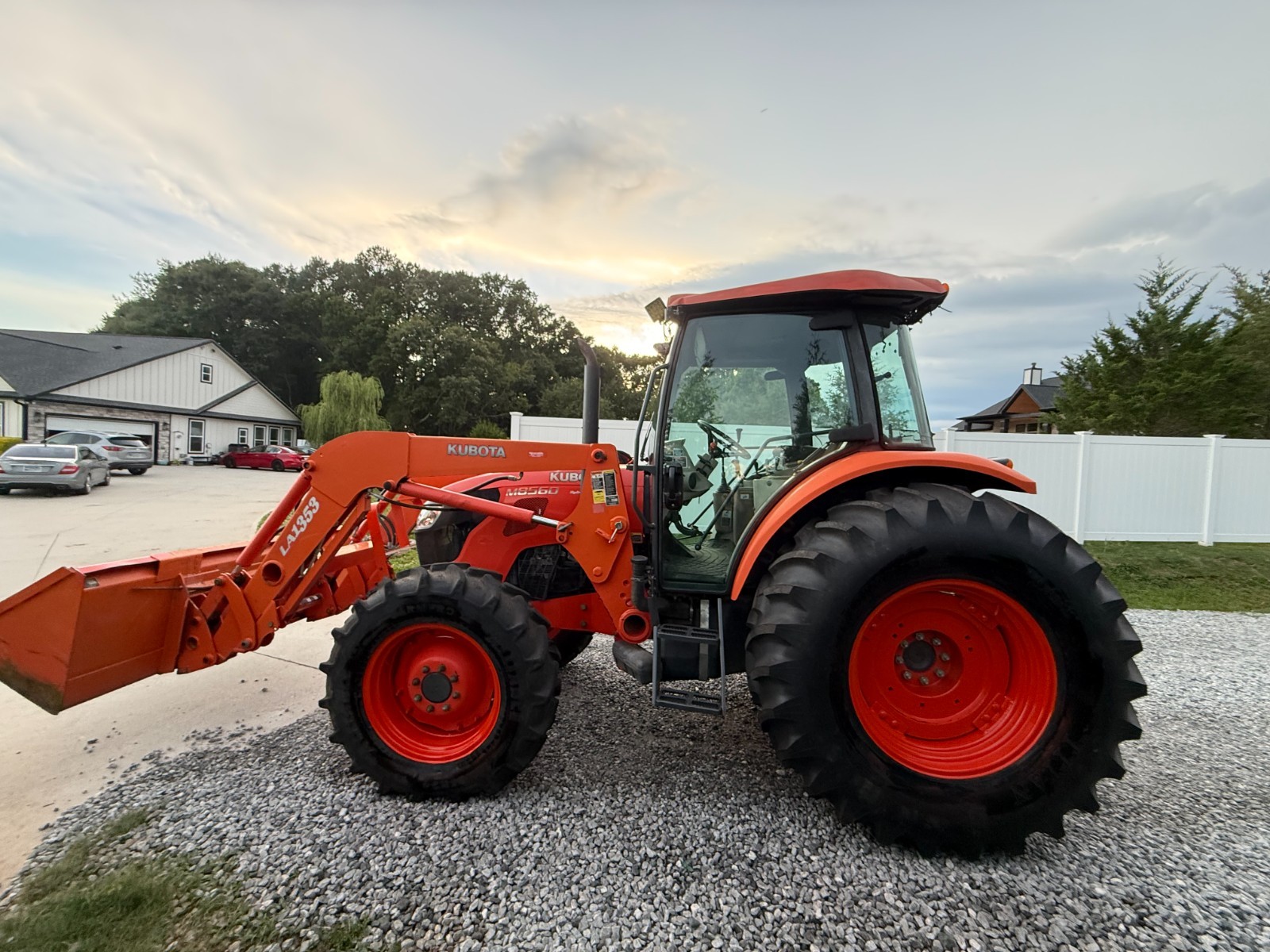 2016 KUBOTA M8560D TRACTOR WITH LOADER – A/C CAB – 4X4 – ONLY 2,763HOURS!! 85 HP