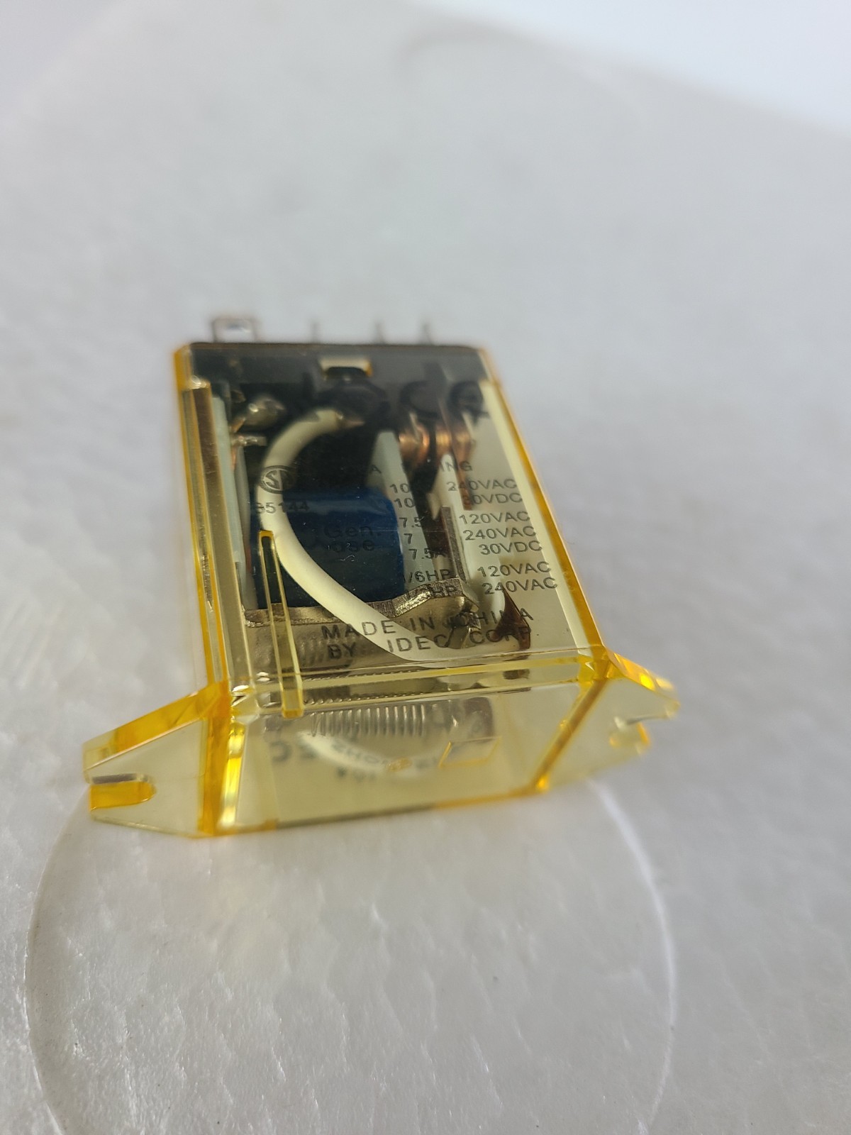 IDEC RH2B-UT Ice Cube Relay, AC110-120V 50/60HZ, NOS, Open Box Condition