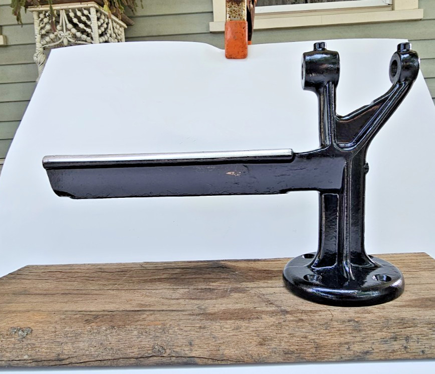 VINTAGE GOODELL PRATT No. 29 1/2 POLISHING LATHE BED CASTING
