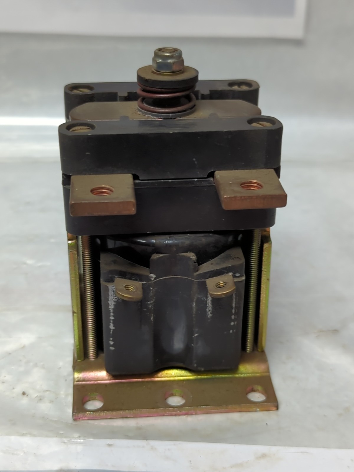 FSIP/GE,CTTA300AH124XN,TYPE A CONTACTOR 24 VOLT 225 AMP PRE-OWNED