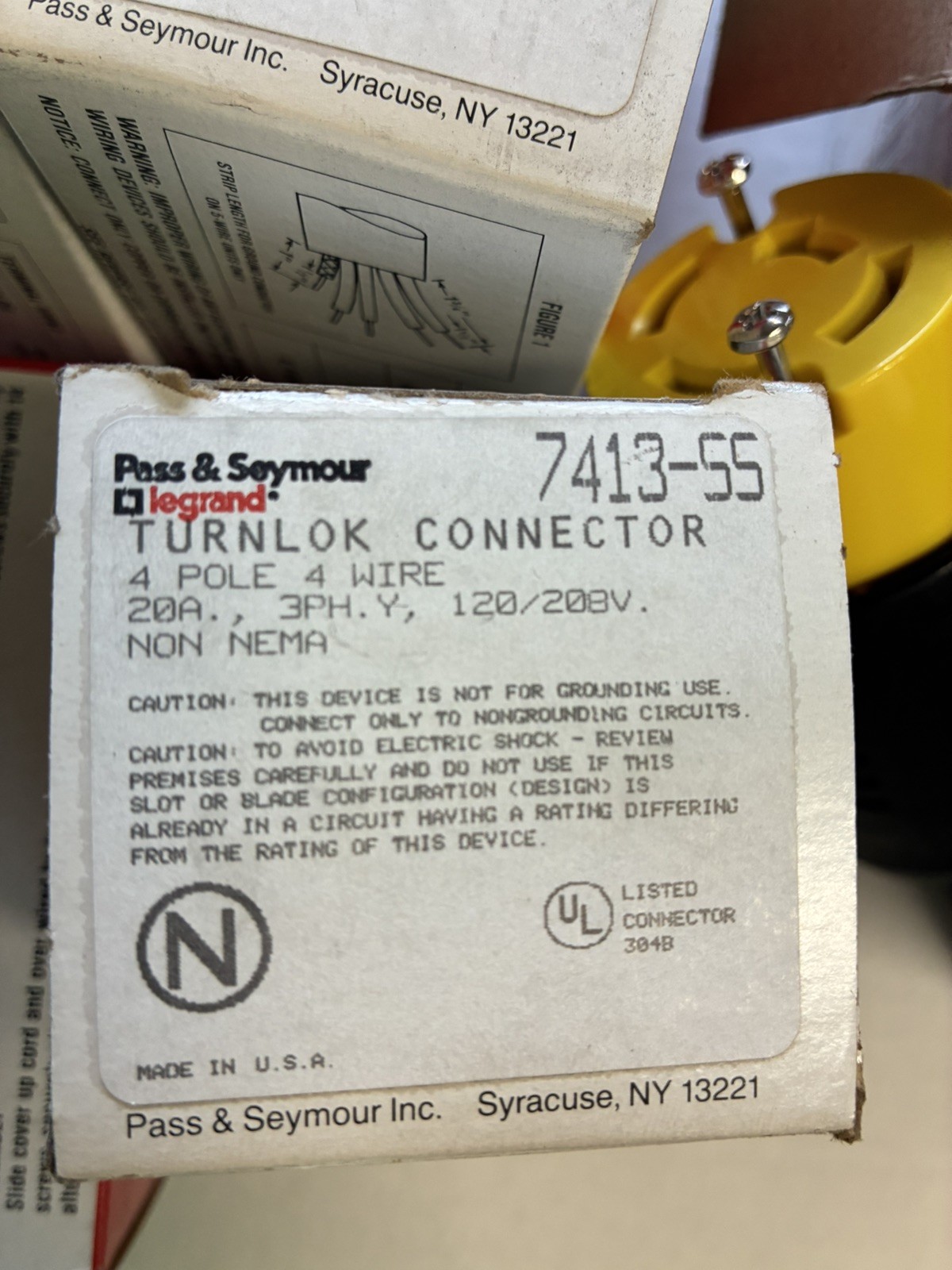 NOS – PASS & SEYMOUR 7413-SS CONNECTOR 20A, 3PH, 120/208V LOT 17 pcs