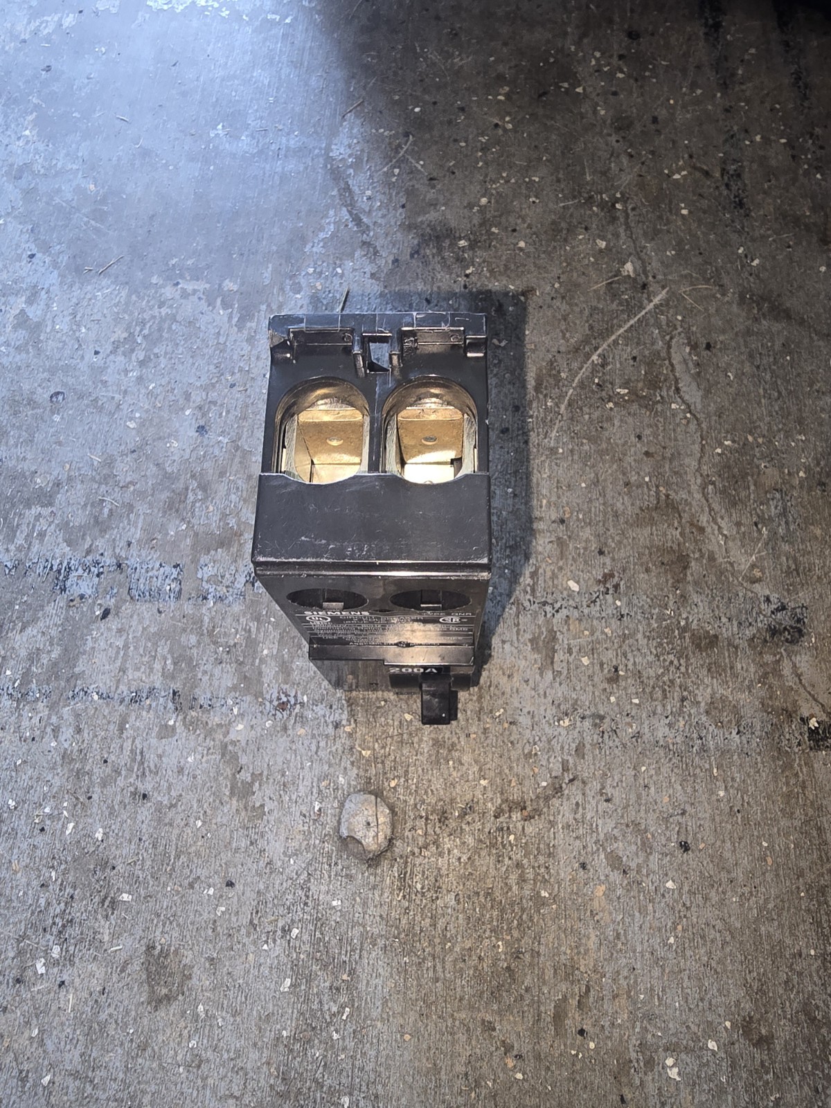 Siemens QN2200R 200 Amp Main Circuit Breaker