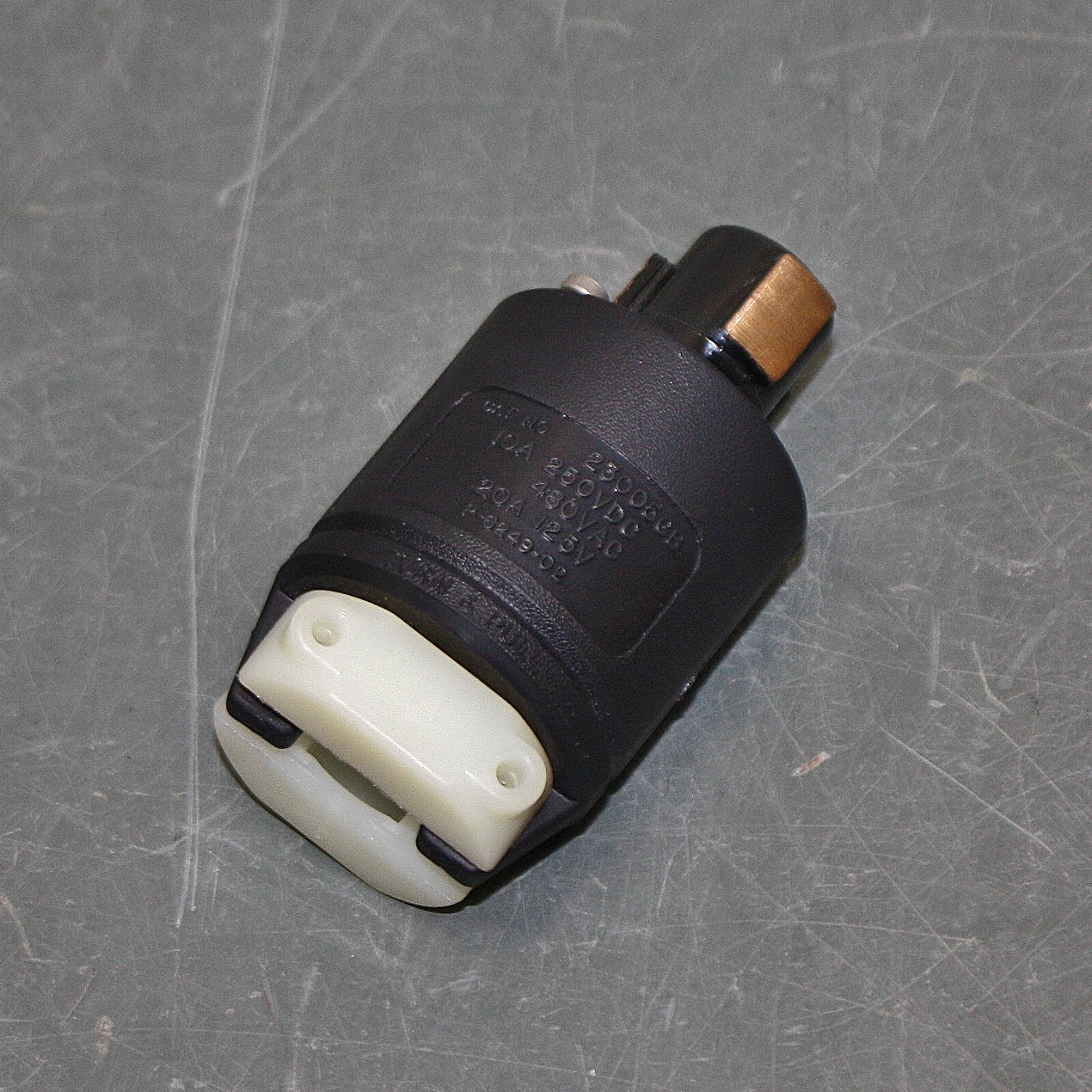 Hubbell Locking Plug HBL23005GB, 20 A, 125V AC, 2 Pole, 1 PH, IP30, Polarized