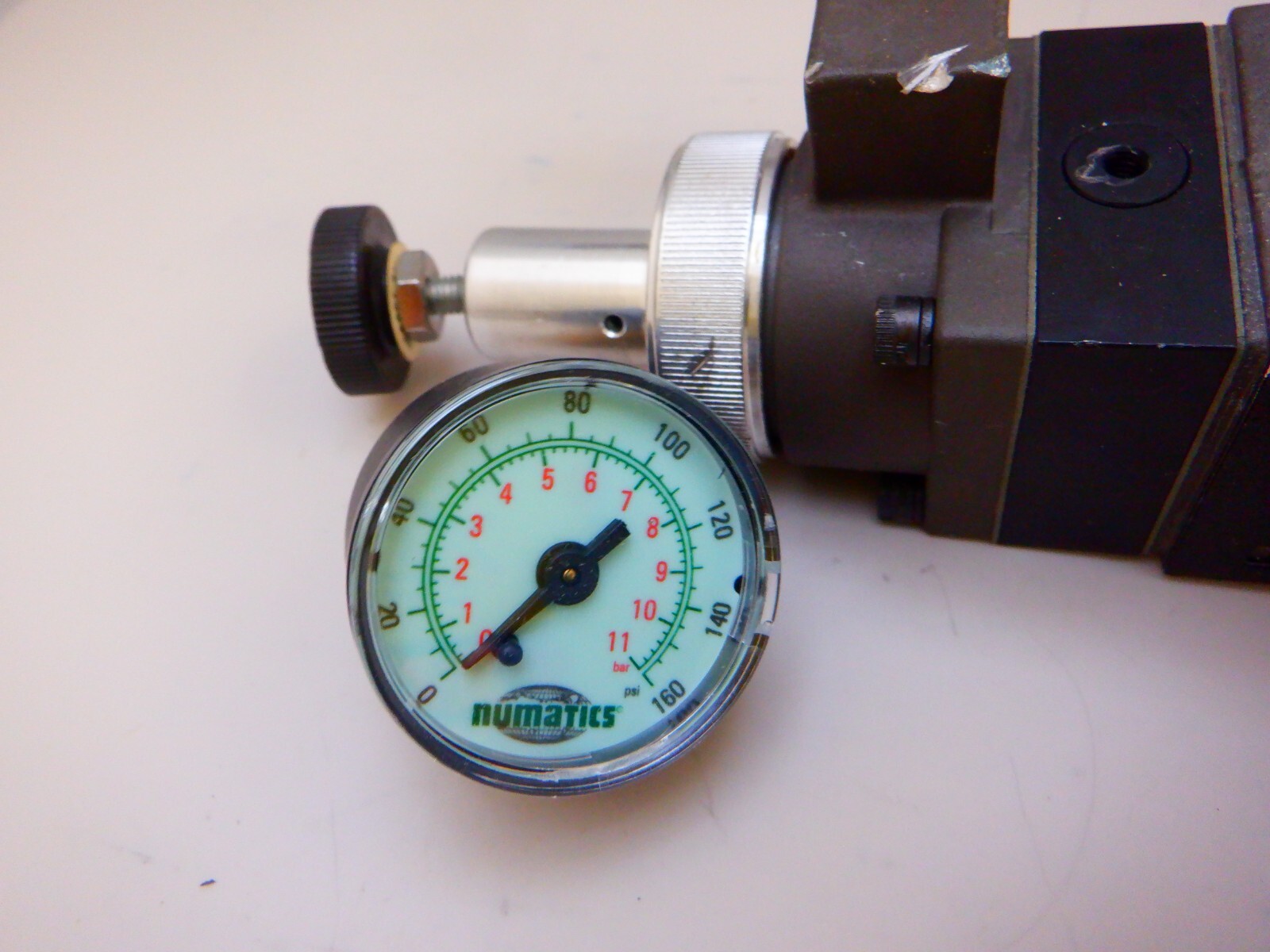 Numatics 152RQ100J000000 Regulator w/ gauge