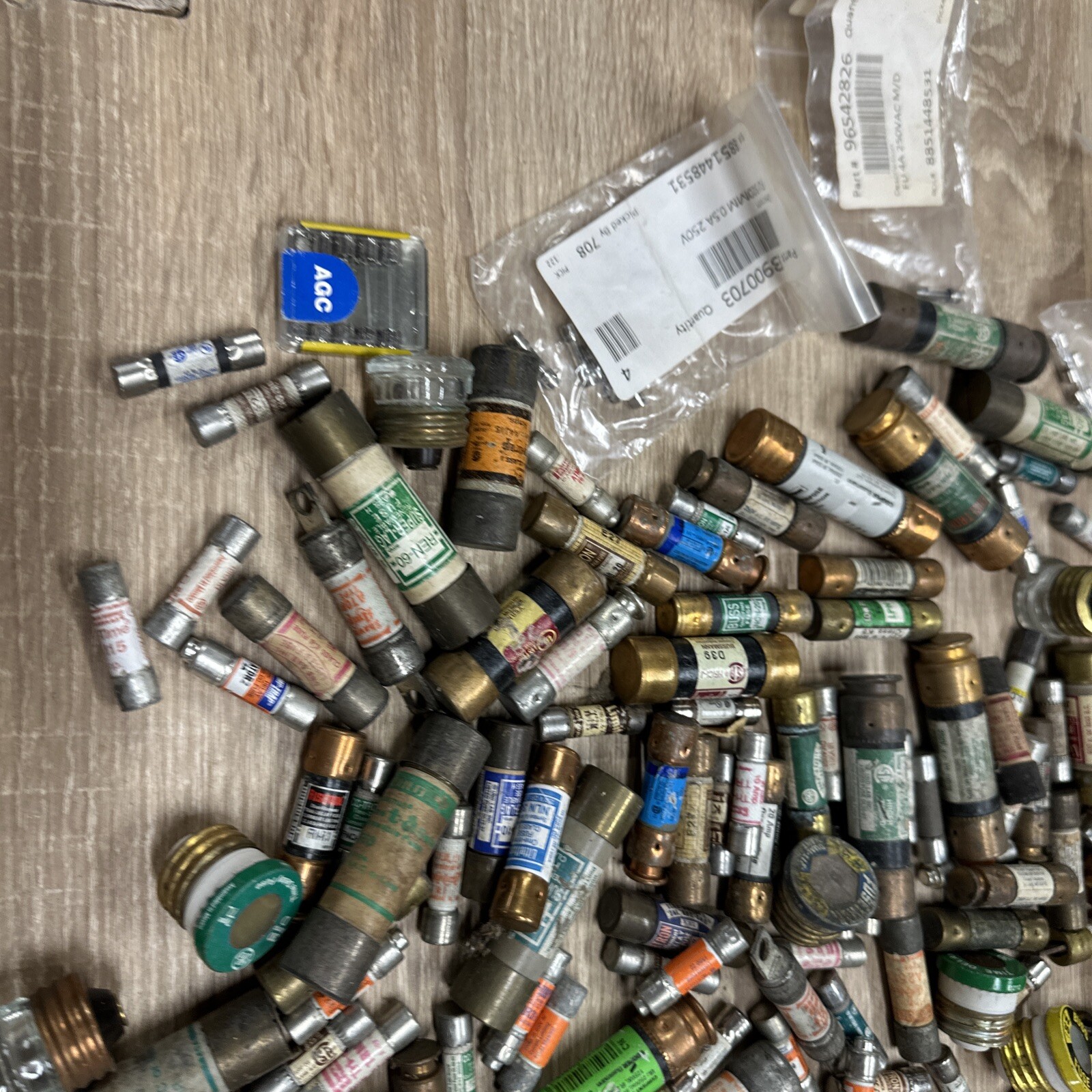 200 Random Mixed Fuses Lot Of 200