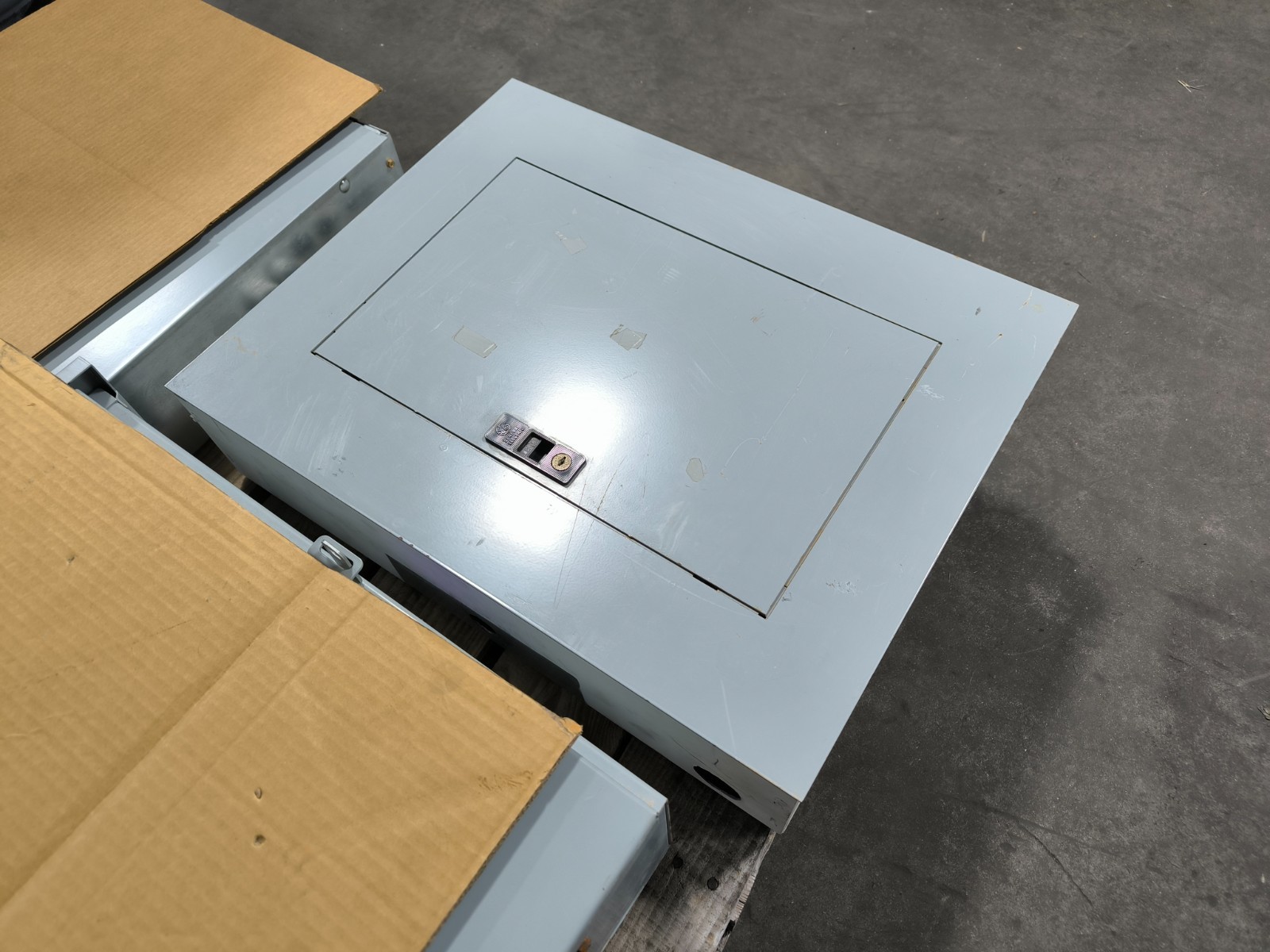 GE General Electric AQF3181CBX AXS5B7 A Series Panelboard 100 Amp 208Y/120V 3PH