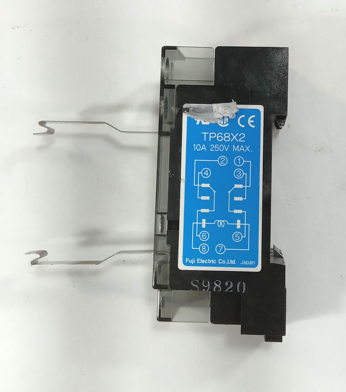 1 USED FUJI TP68X2 10 AMPS 250 VAC RELAY BASE ***MAKE OFFER***